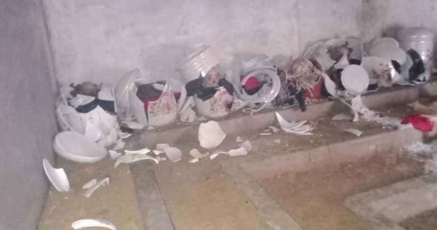 清明連假剛結束，就爆出新北市土城區忠義路上邱氏家墓昨（6日）遭不肖分子闖入，破壞現場。（翻攝畫面）
