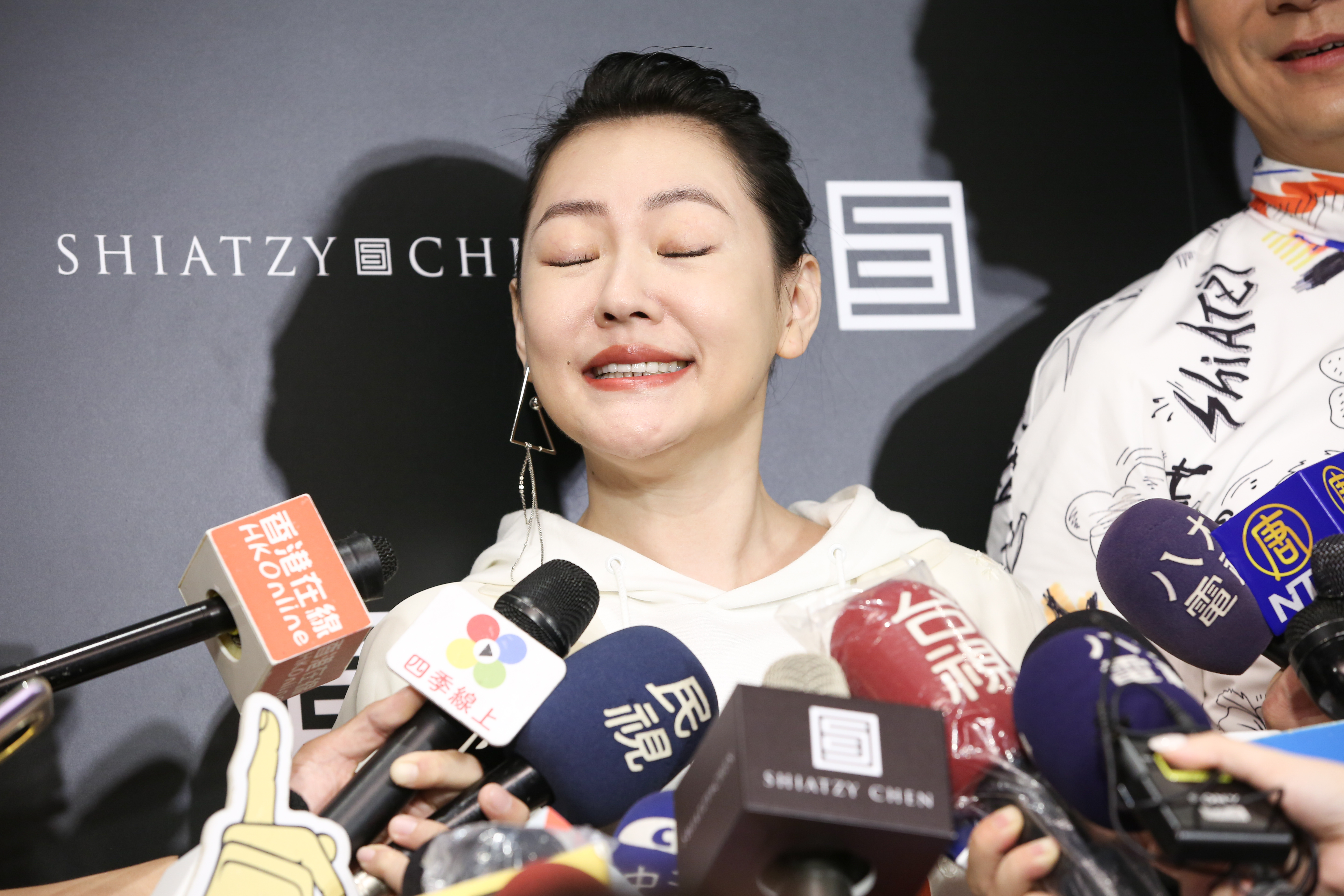 妳有加入「靠北婆婆」社團嗎？小S分享與婆婆的趣事，妙趣橫生。