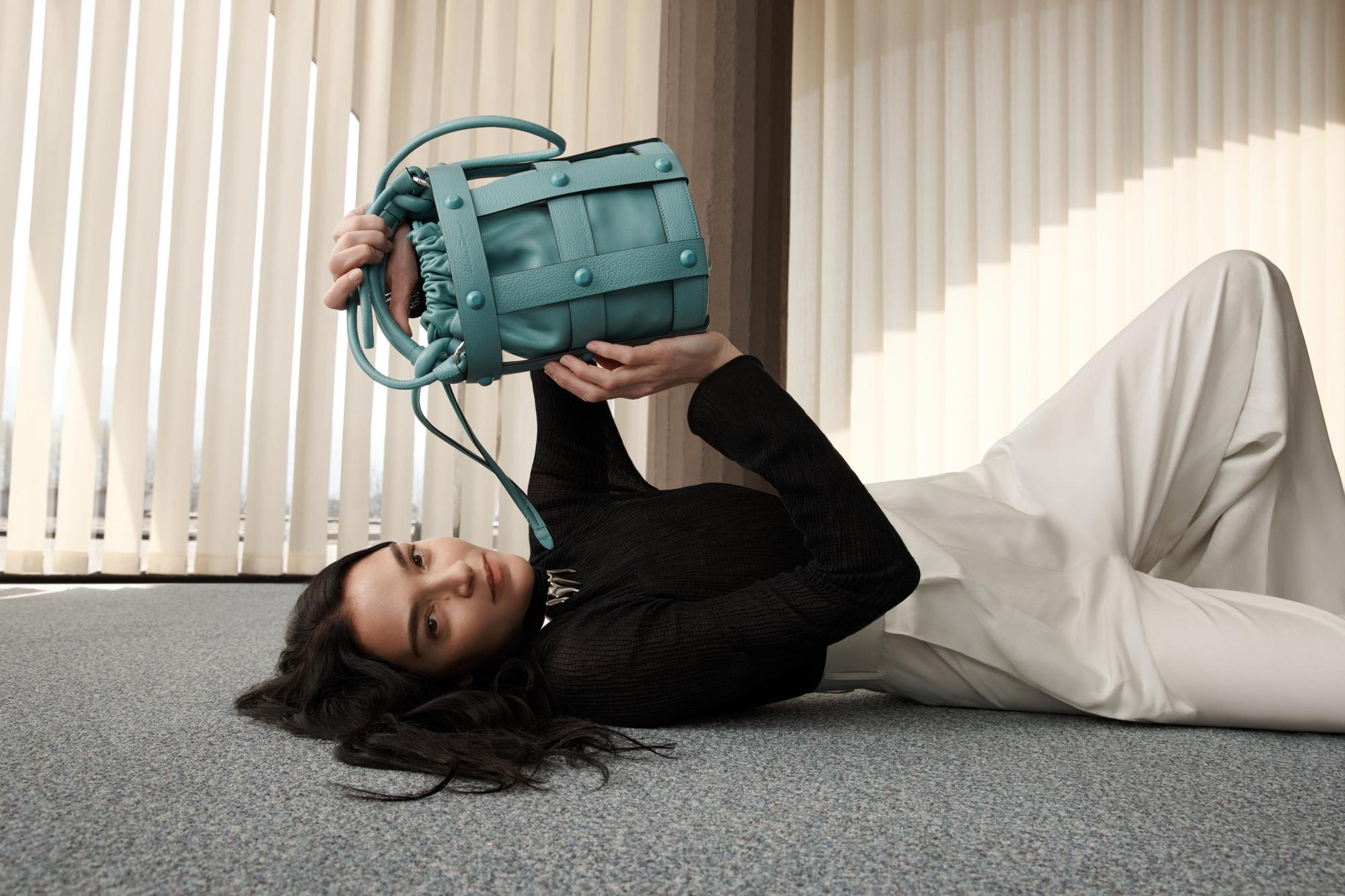 Ferragamo Cage Bag鳥籠包是Ferragamo今年春夏重點包款。(Salvatore Ferragamo提供)