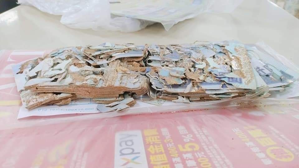 有網友將嚴重破損的千元鈔票「拼圖」,成功拯救了好幾張「小朋友」。(翻攝自爆廢公社)