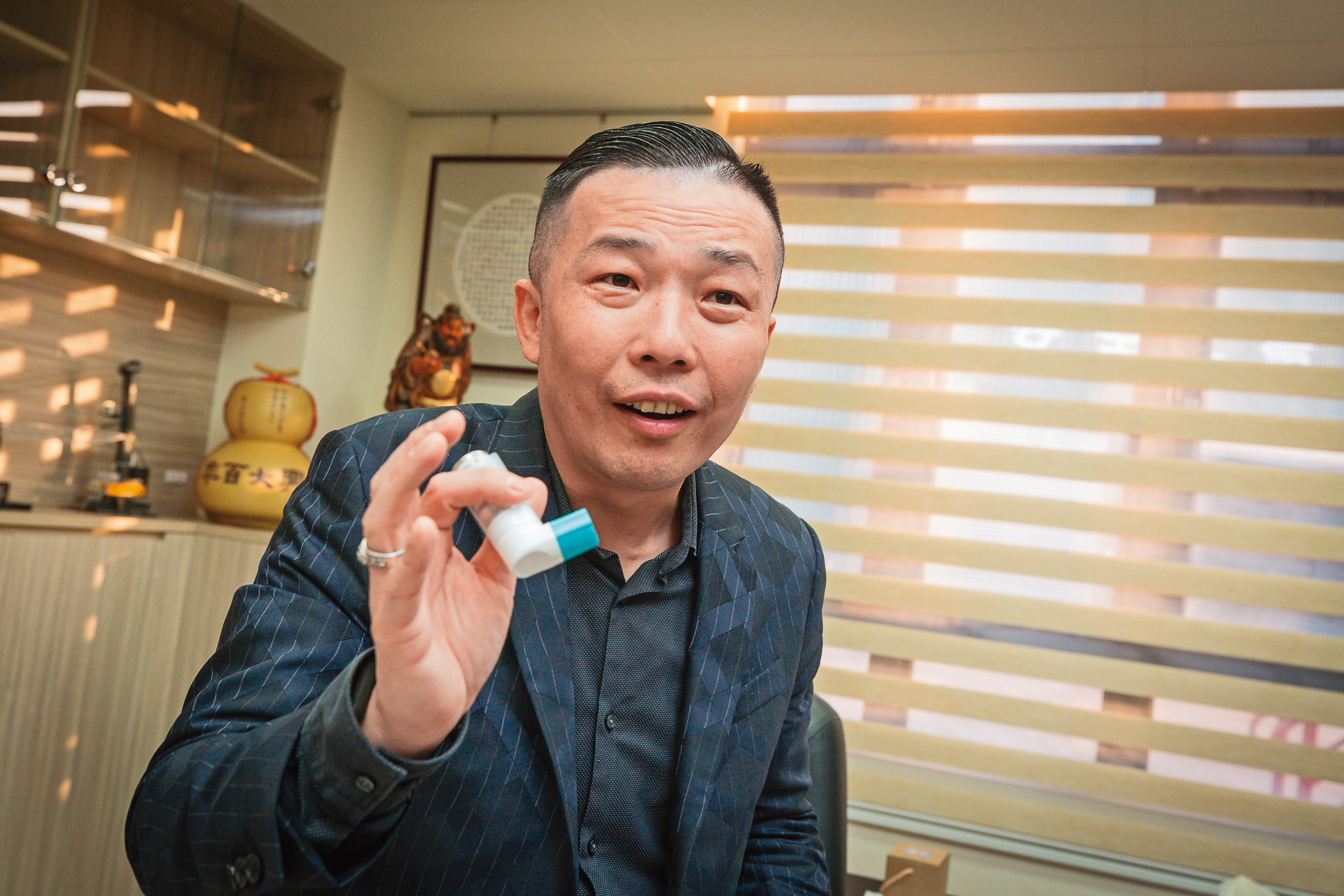 郭晉宏為了健康，1年內減重20多公斤，也戒掉近20年菸癮。