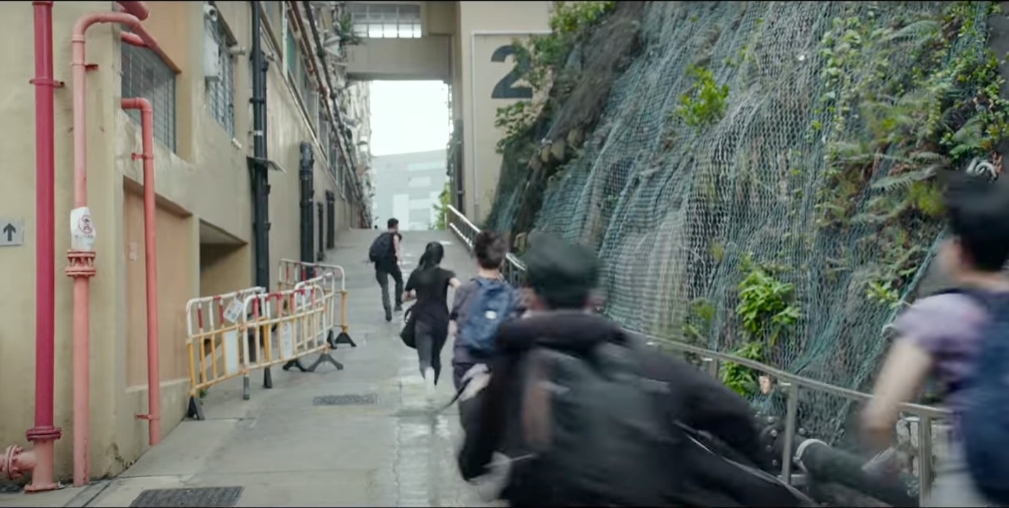 以真實事件為靈感的《少年》，描述一群素昧平生的人自發性組成搜救隊，拯救意圖輕生者。 （翻攝自《少年》預告片）