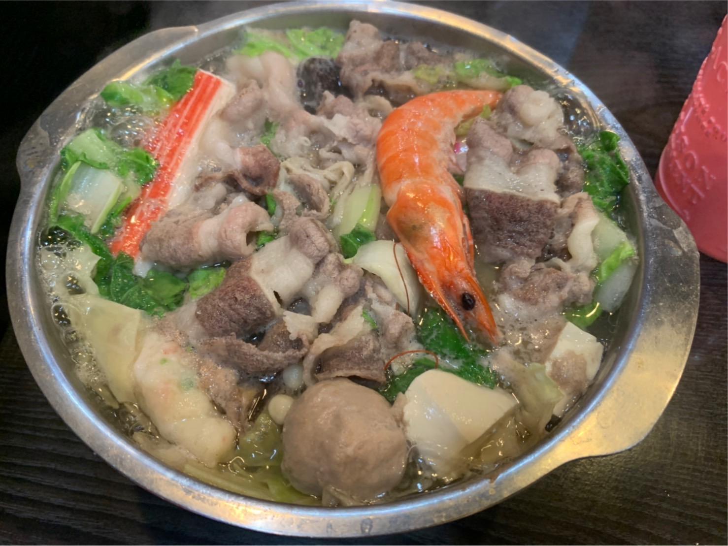 有網友分享自己被高中學長請吃火鍋的奇妙經歷，因一句話真的讓他順理考上台大。（示意圖，讀者提供）