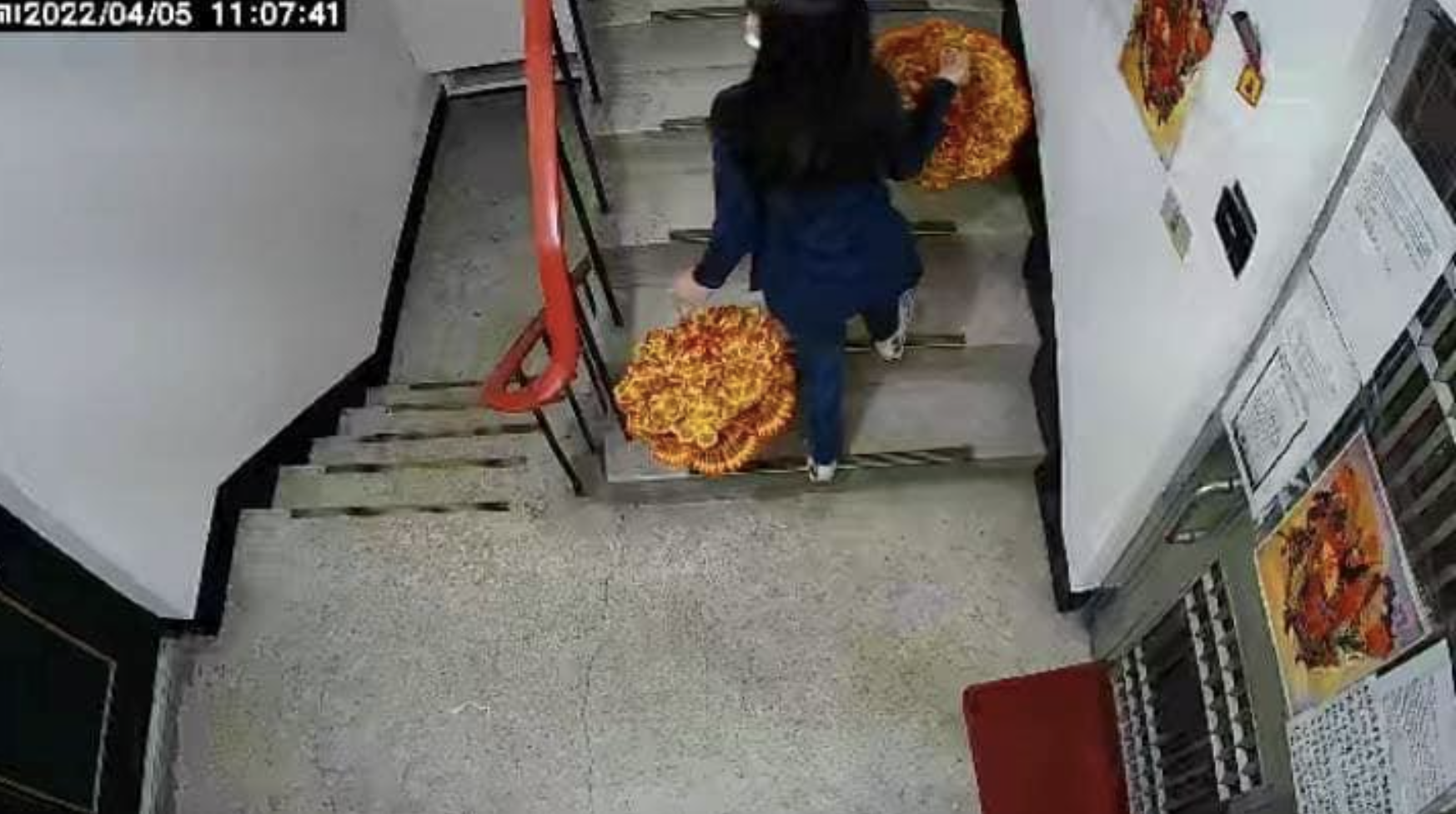 台北市民權東路2段某公寓出租給喪家做法事設靈堂,讓住戶很不滿。(翻攝爆料公社)