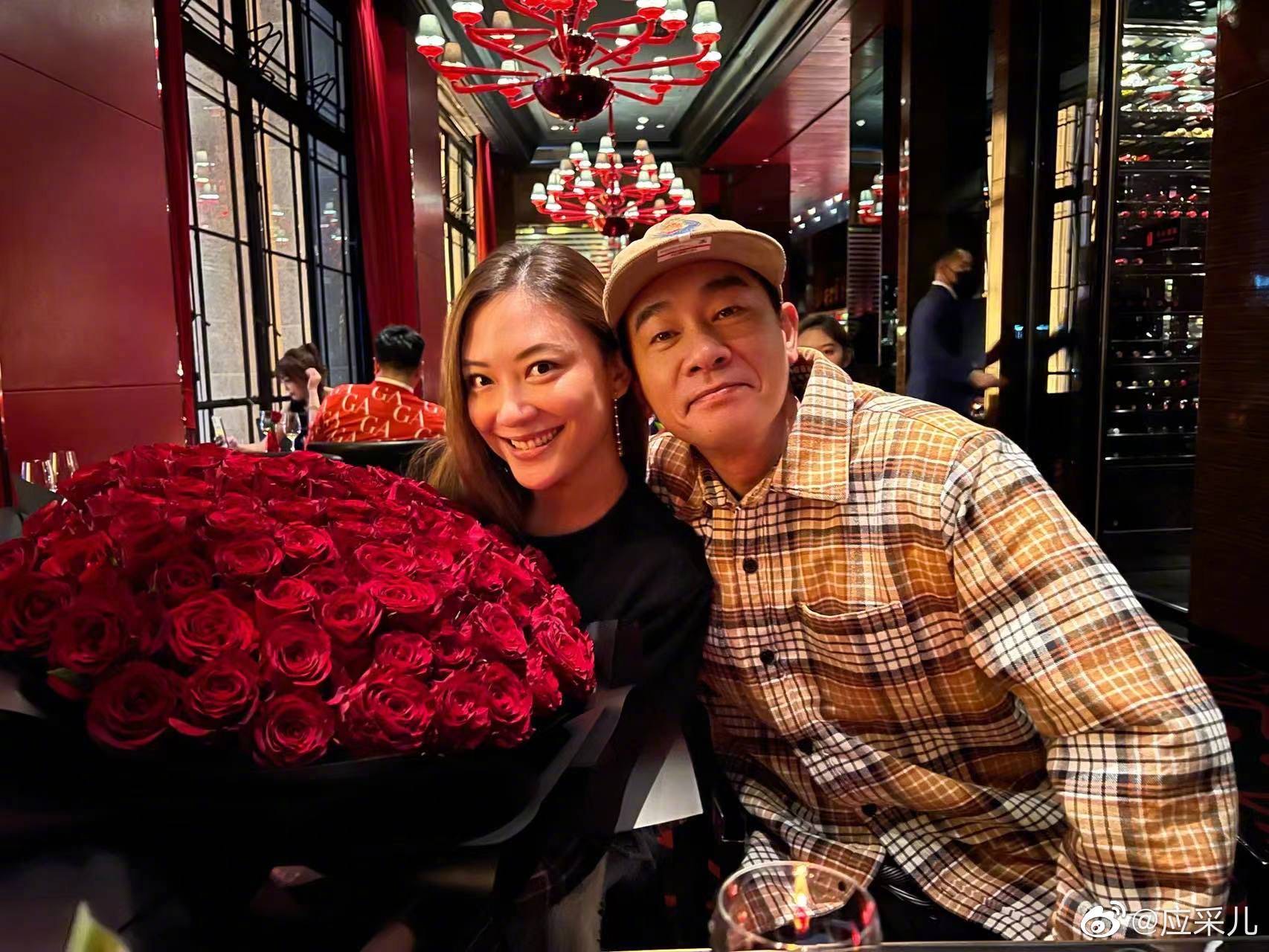 應采兒及陳小春兩人近年長期在大陸發展，平日也愛在網上分享家庭生活。（翻攝自應采兒微博）