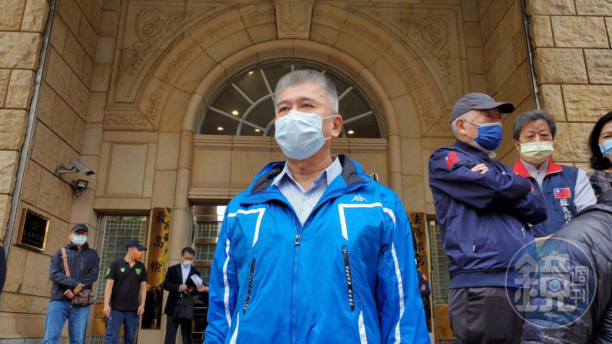 花東指揮部前少將參謀長韓豫平被控貪汙2,880元加菜金遭判刑4年6月確定，他今赴最高檢察署請求檢察總長提起非常上訴。