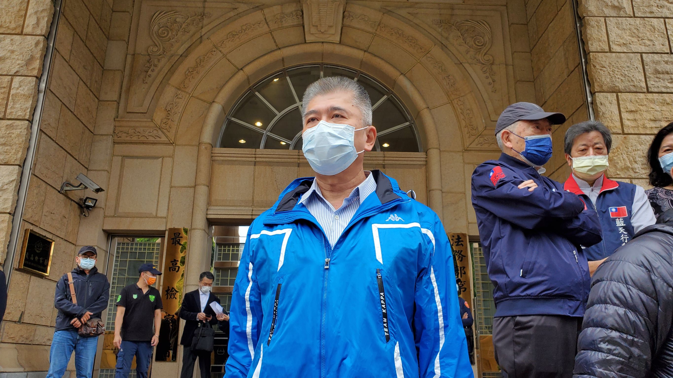 花東指揮部前少將參謀長韓豫平被控貪汙2,880元加菜金遭判刑4年6月確定，他今赴最高檢察署請求檢察總長提起非常上訴。