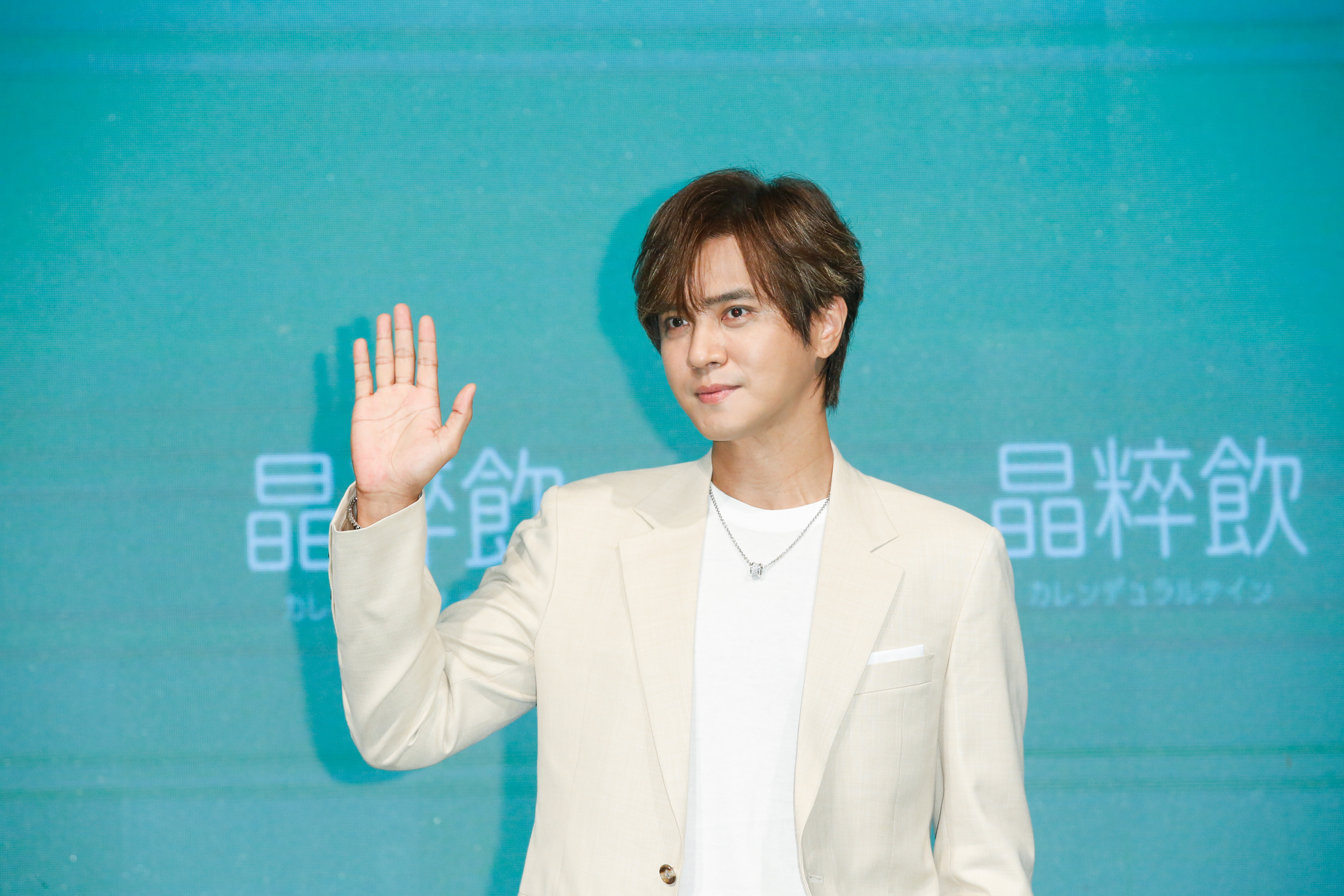 小豬羅志祥接下葉黃素飲品代言。