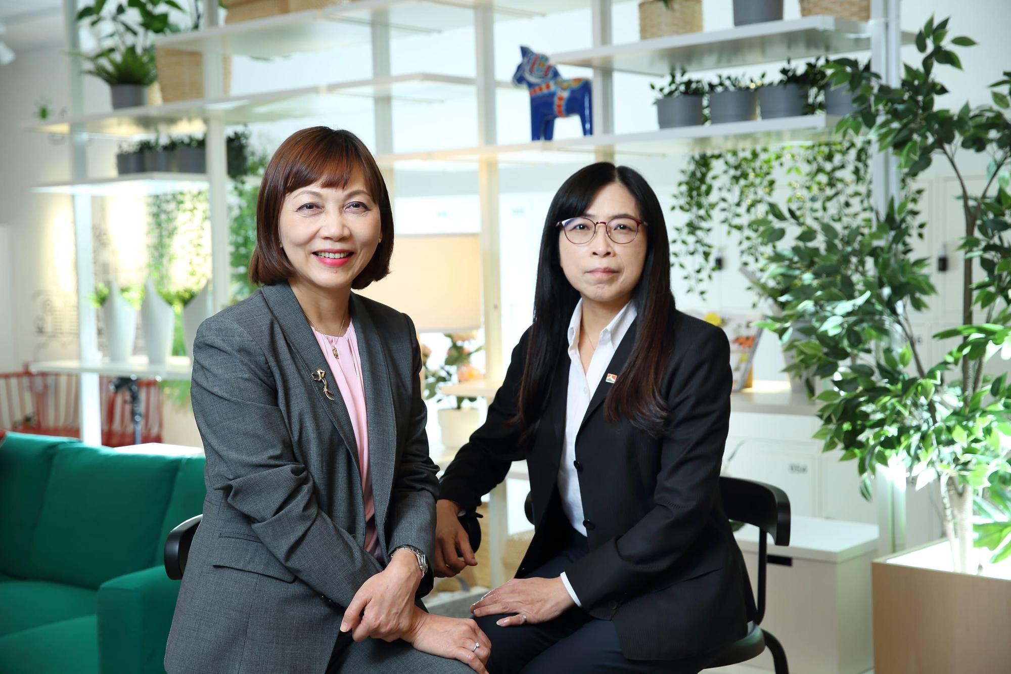 信義房屋攜手微軟,打造全新「AI智能配案」的房仲數位服務。(左:台灣微軟首席營運長陳慧蓉,右:信義房屋副總經理陳麗心。)(信義房屋提供)