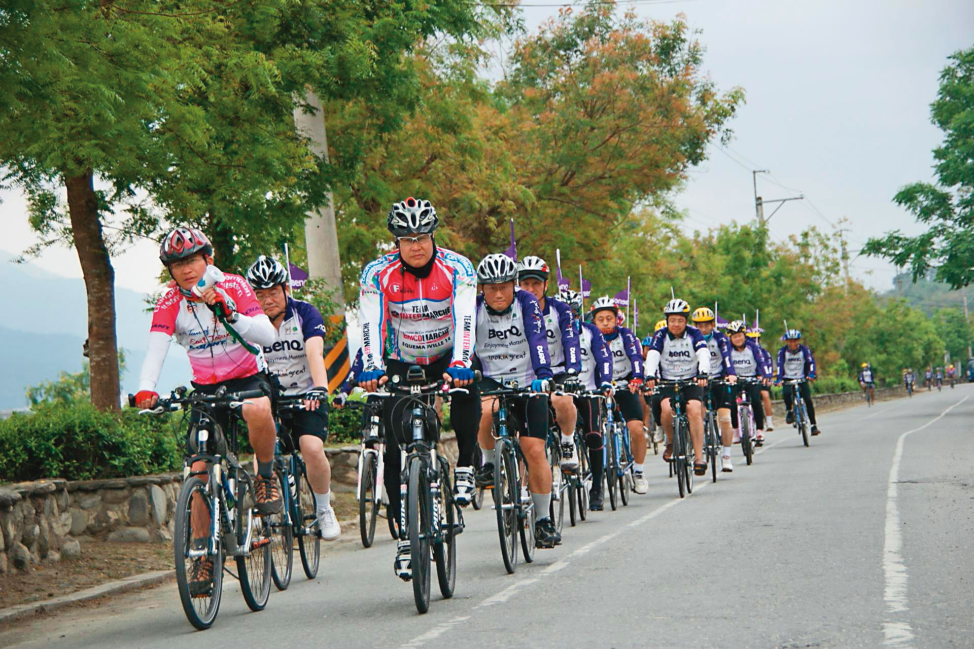 酷愛自行車運動的明基友達前董事長李焜耀曾遠征花東縱谷,也成為達方進軍E-Bike產業的幕後推動者。(翻攝瘋馬部落生活旅行臉書)