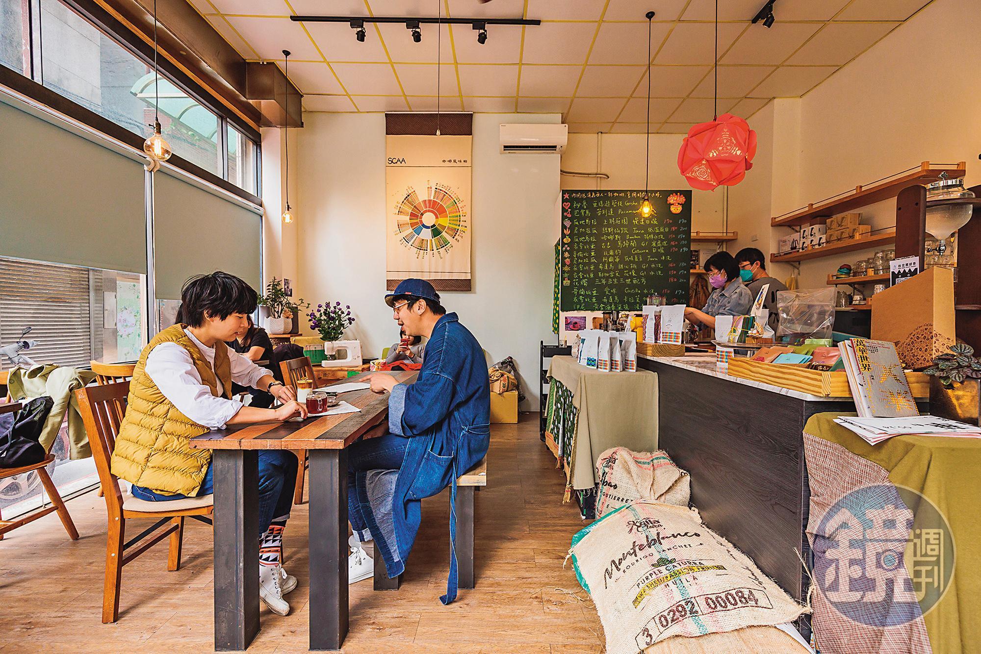 「丸花豆倉」是政道在萬華最喜愛的咖啡店。