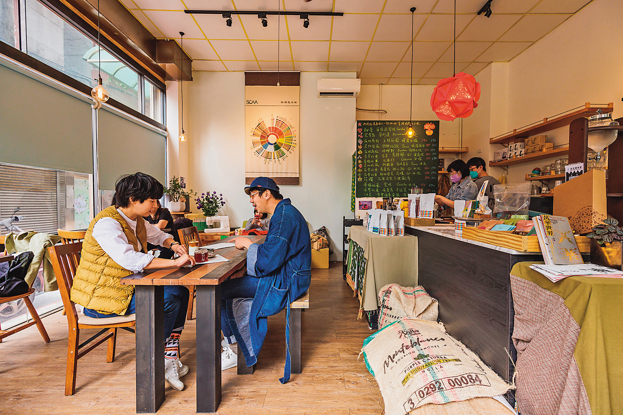 「丸花豆倉」是政道在萬華最喜愛的咖啡店。