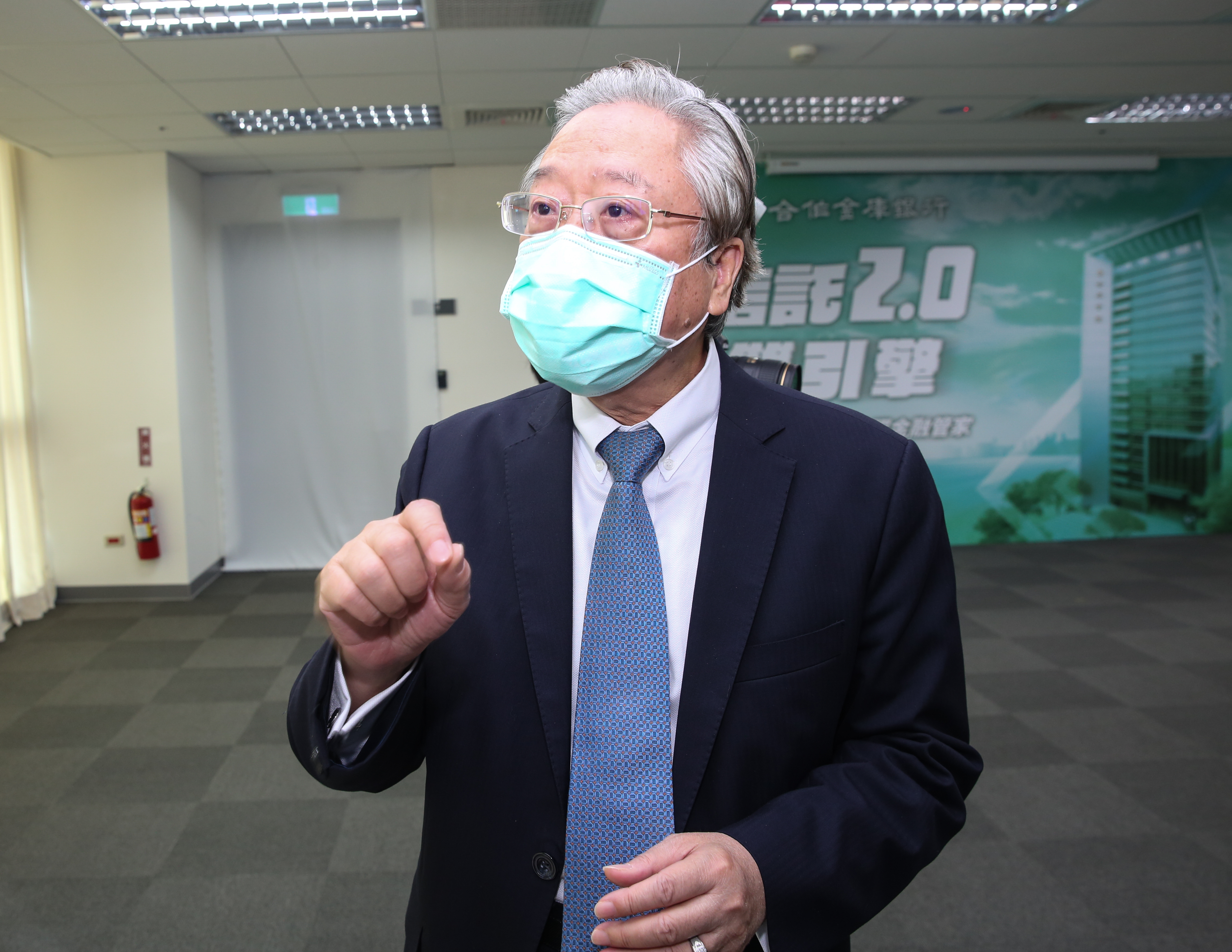 雷仲達向民眾示警，央行還會有數次升息的可能。