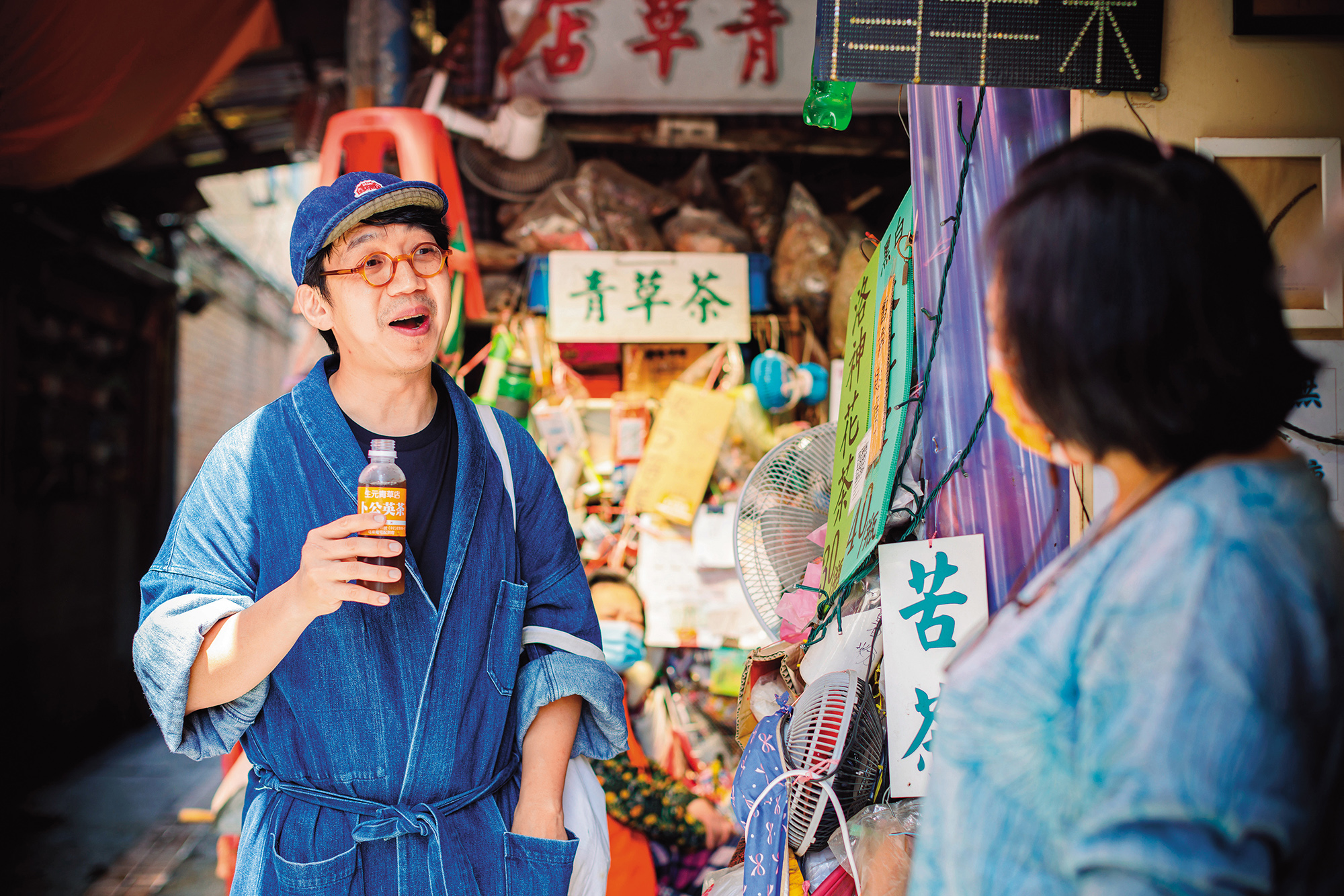 時常熬夜爆肝的政道，覺得身體不夠健康時，就會到青草巷買藥草茶。