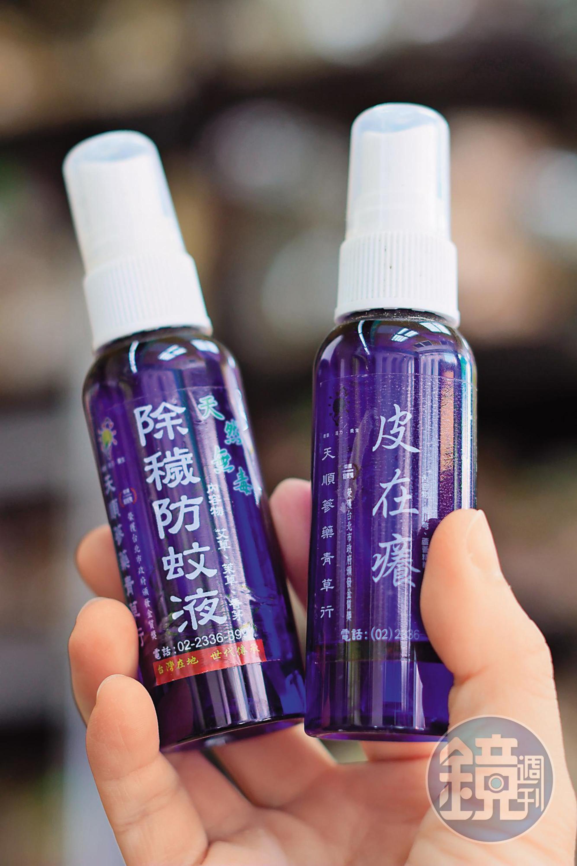 天順自製的「防蚊液」（左，80元／個）與「止癢藥」（右，80元／個），瓶身上的名稱十分逗趣。