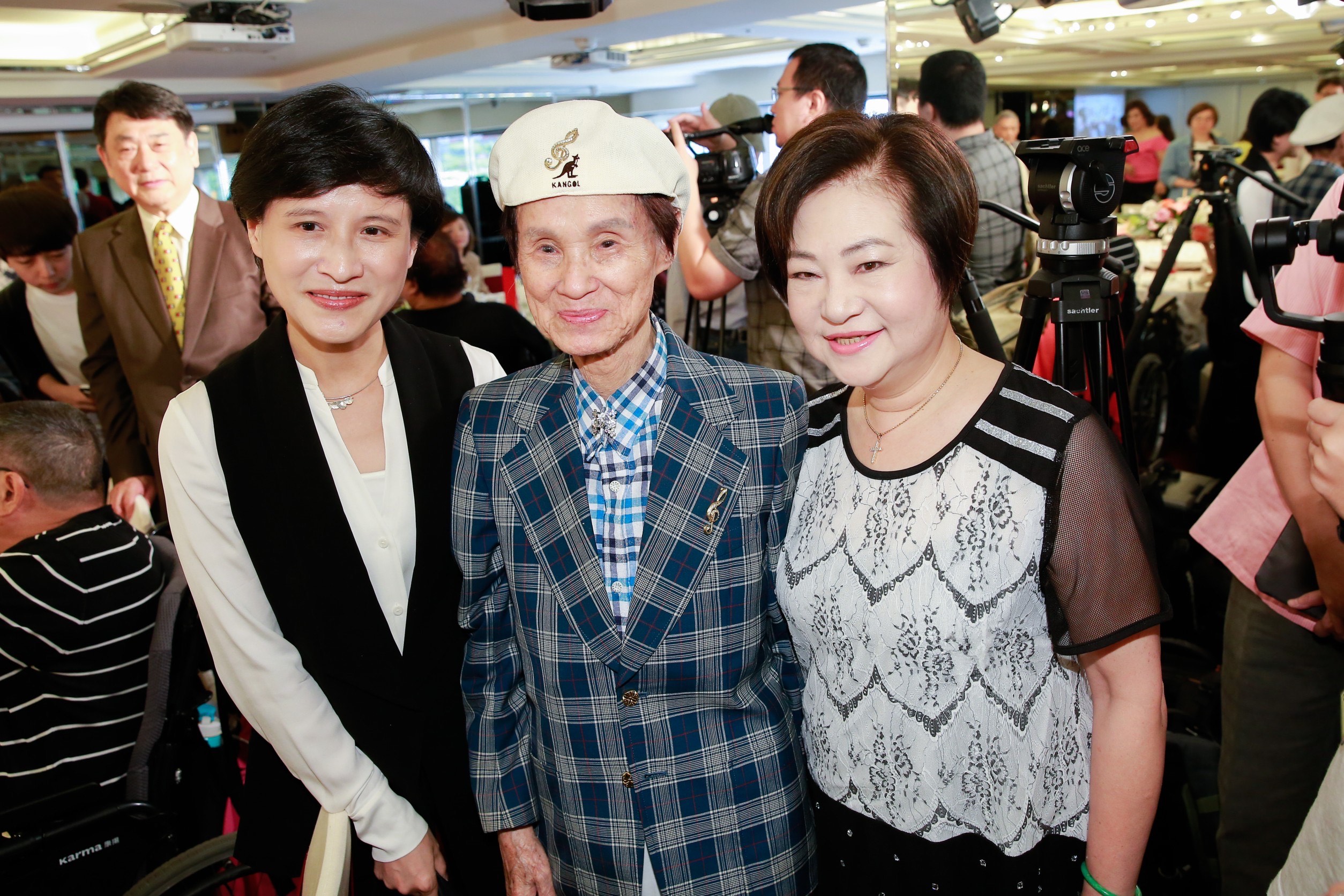 立足歌壇多年的文夏喜歡熱鬧。