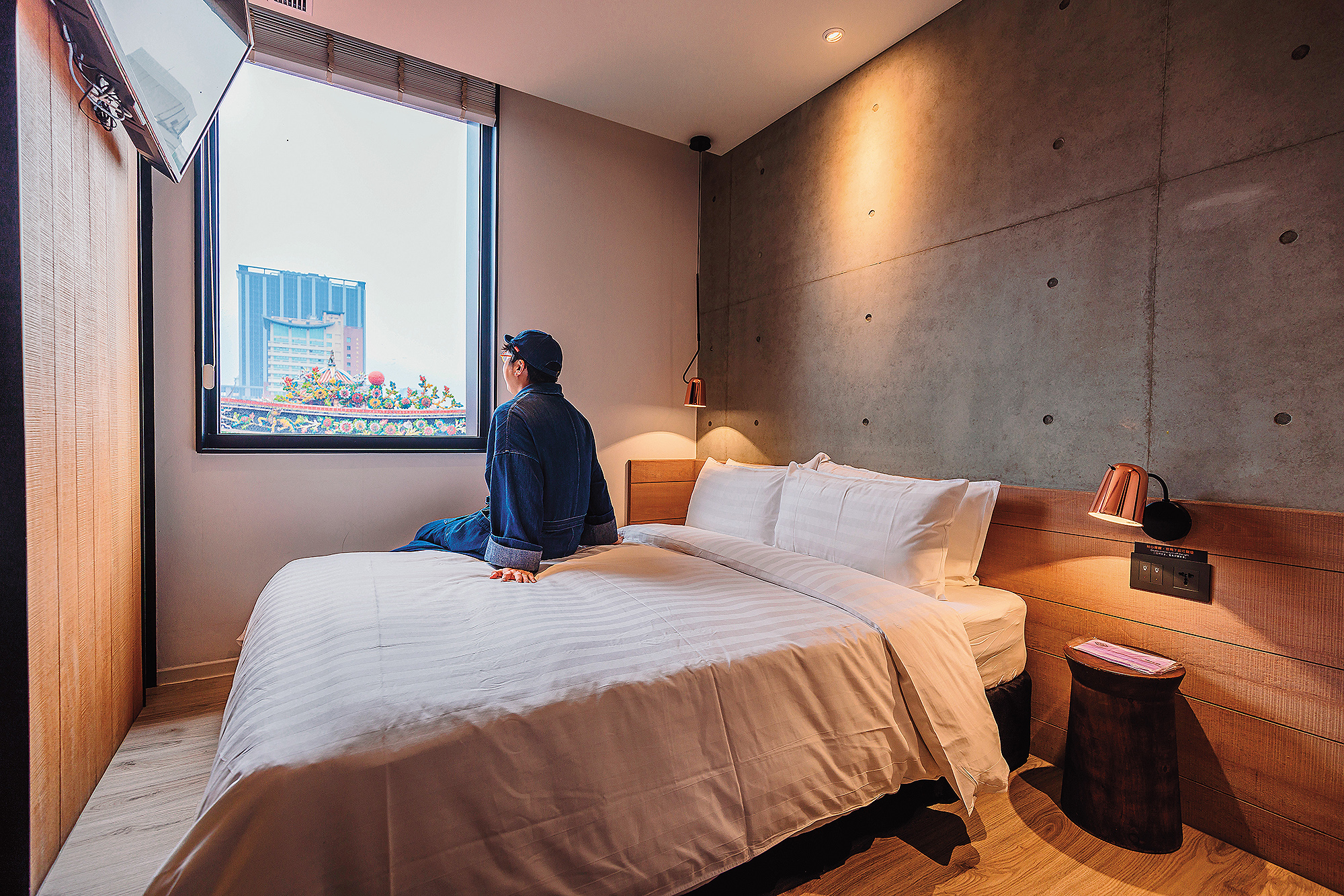 李政道最喜歡「文舺行旅」3樓的客房「小滿」，只要坐在床上就可欣賞龍山寺屋簷上的剪黏工藝。