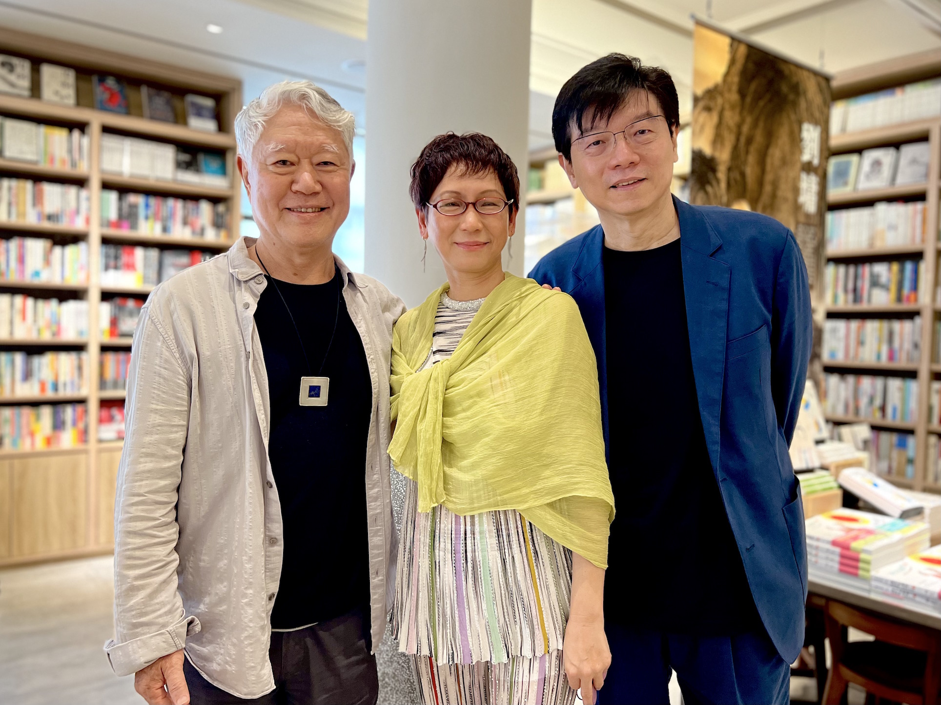 中央書局「文學裡的味道—作家料理」第二季請來蔣勳、蔡珠兒及裴偉3位作家擔任大廚，設計菜單。