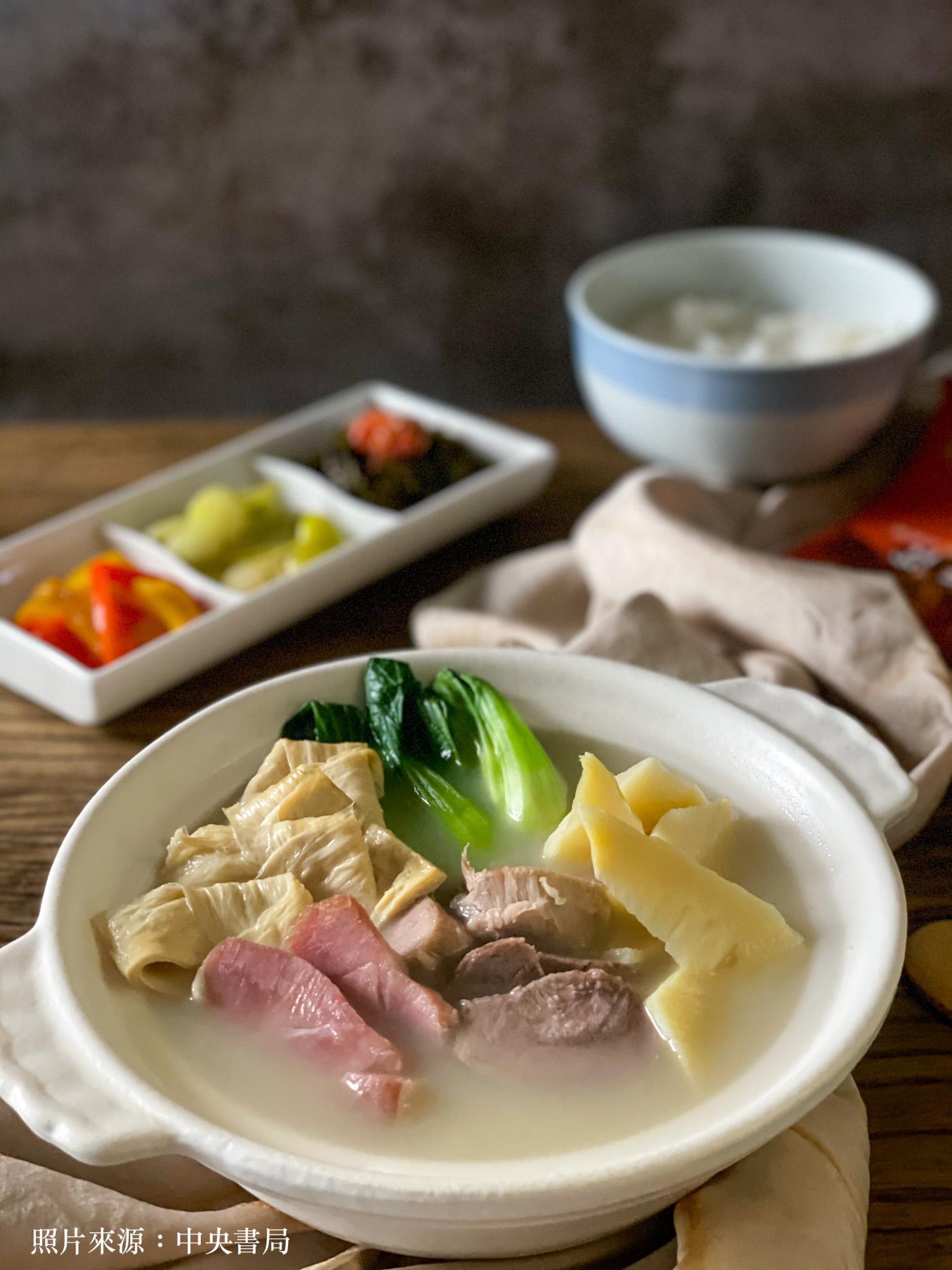 蔡珠兒設計的「醃篤鮮湯飯套餐 」。(中央書局提供)