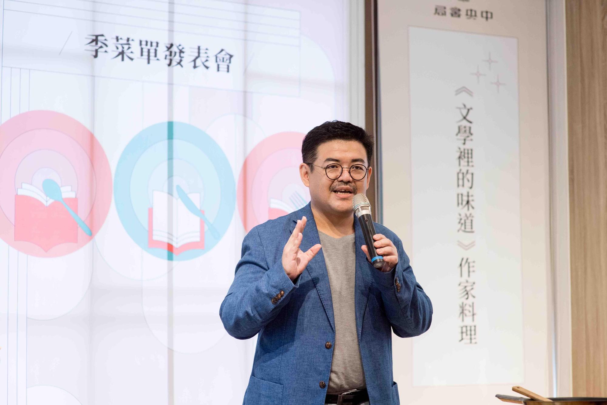 Fika Fika Cafe主理人陳志煌以復古風味打造專屬中央書局的咖啡。(中央書局提供)