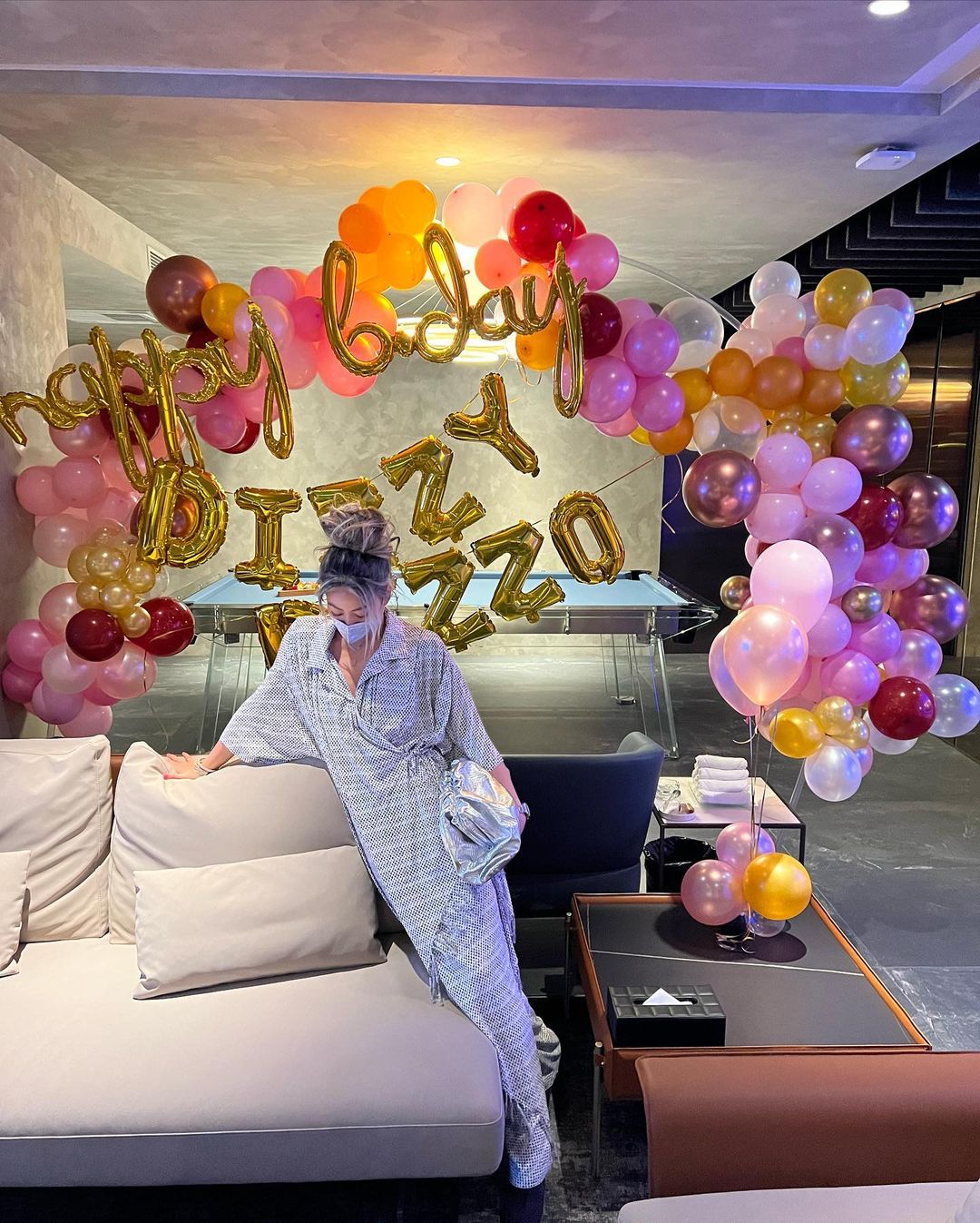 蔡詩芸迎來36歲，收到許多禮物與祝福，連說：「很感謝！我很幸運！」（翻攝自蔡詩芸IG）