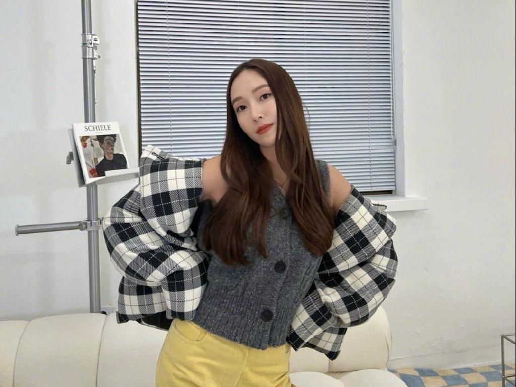 前少女時代成員Jessica日前確定參加中國實境節目《乘風破浪的姐姐3》,引起熱議。(翻攝自Jessica微博)