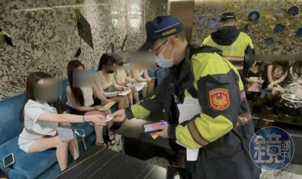 警方查小黃卡。(資料照片)