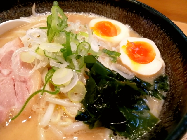 日本拉麵深受台灣民眾喜愛，網友好奇問「中山算不算台北市拉麵的一級戰區？」（示意圖，photoAC）