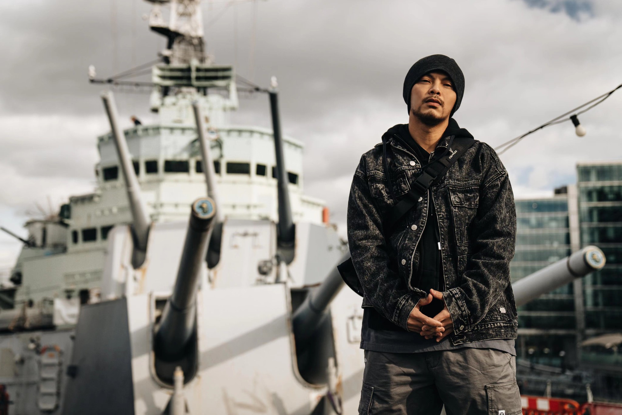 黃明志怒嗆那些相信他頻道被駭自導自演炒作的人「喝太多蝙蝠湯被病毒入侵影響了智商。」（翻攝自Namewee 黃明志臉書）