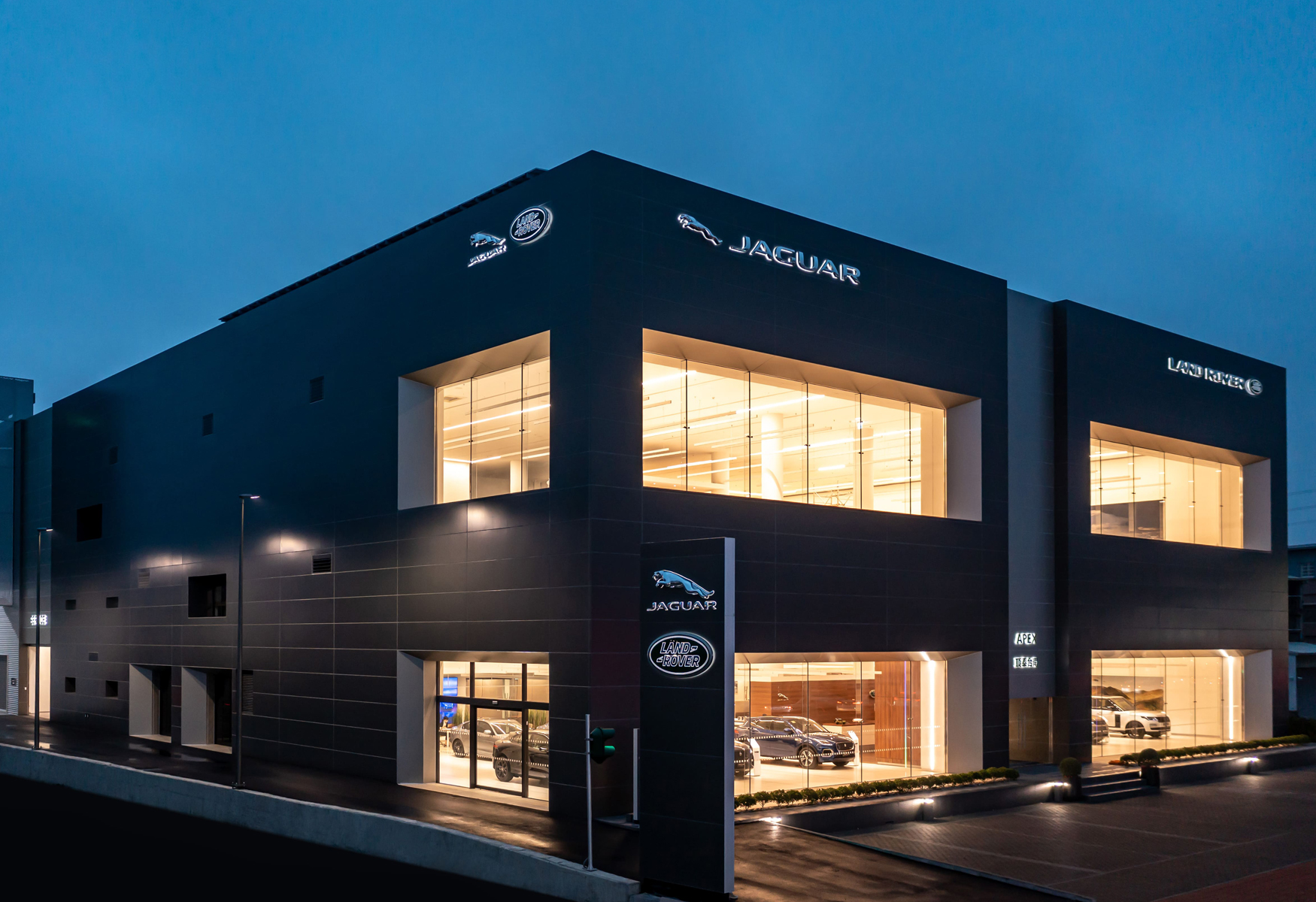 【展間開幕】亞太區規模最大！JAGUAR LAND ROVER 頂泰台南旗艦展示暨服務中心