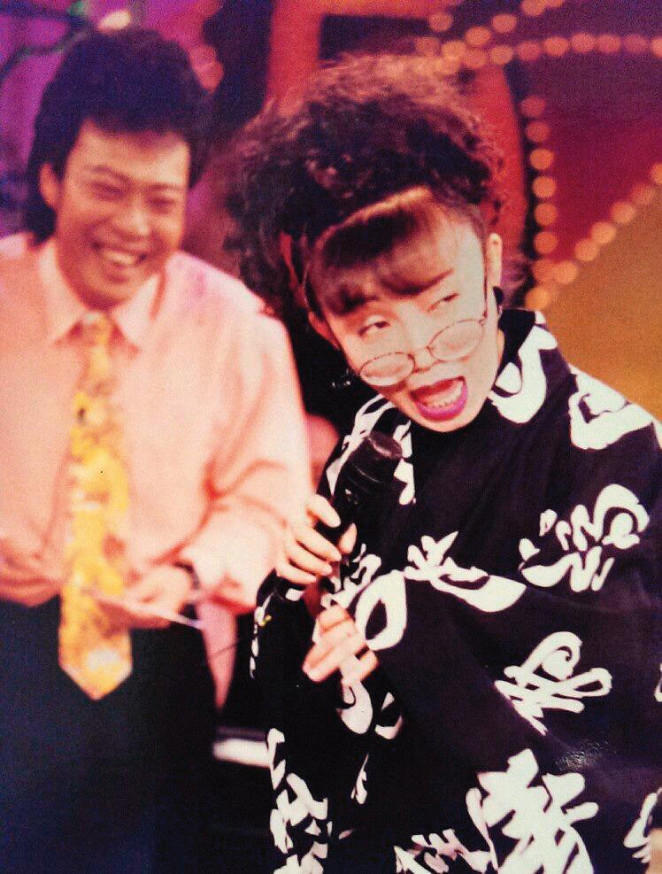 蔡閨是早年綜藝節目常客,表演引人大笑。(翻攝蔡閨臉書粉絲頁)