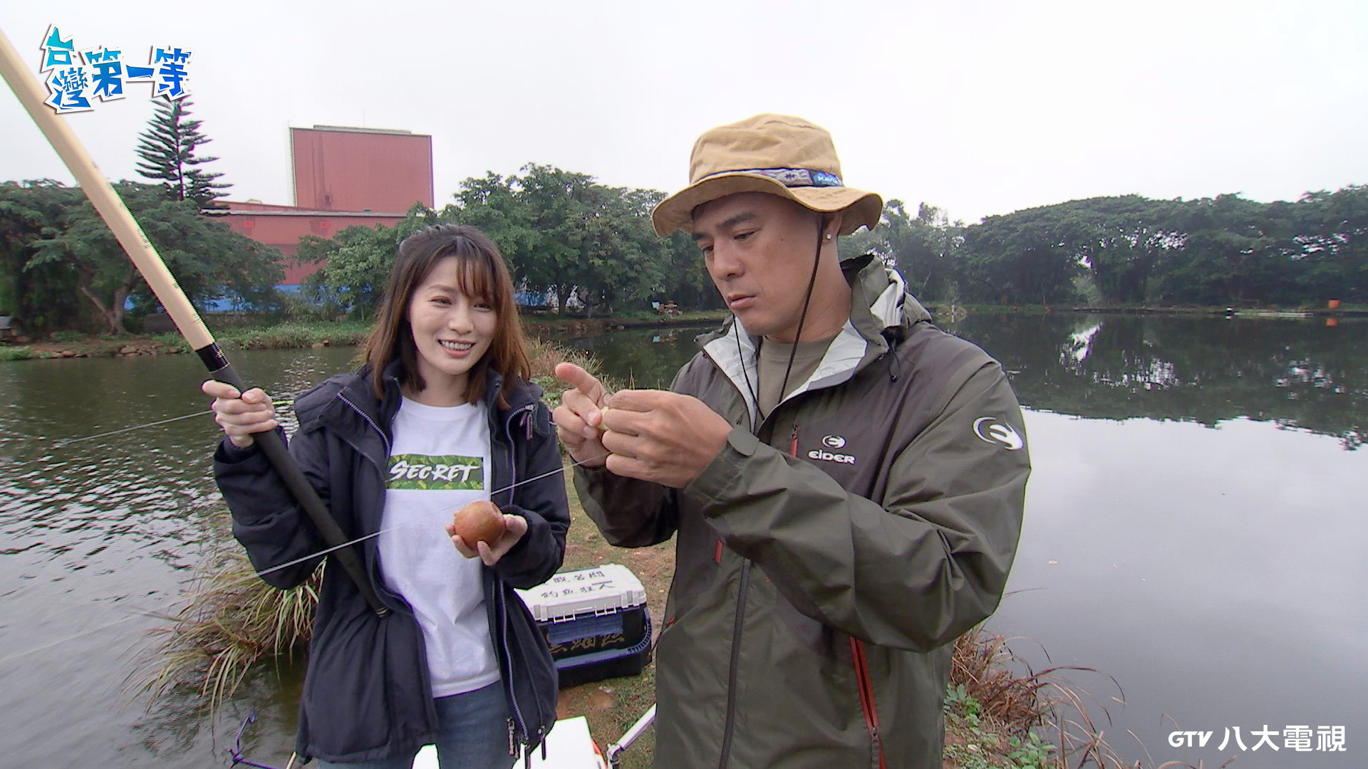《台灣第一等》邀請人氣正妹擔任釣魚教練。（八大提供）