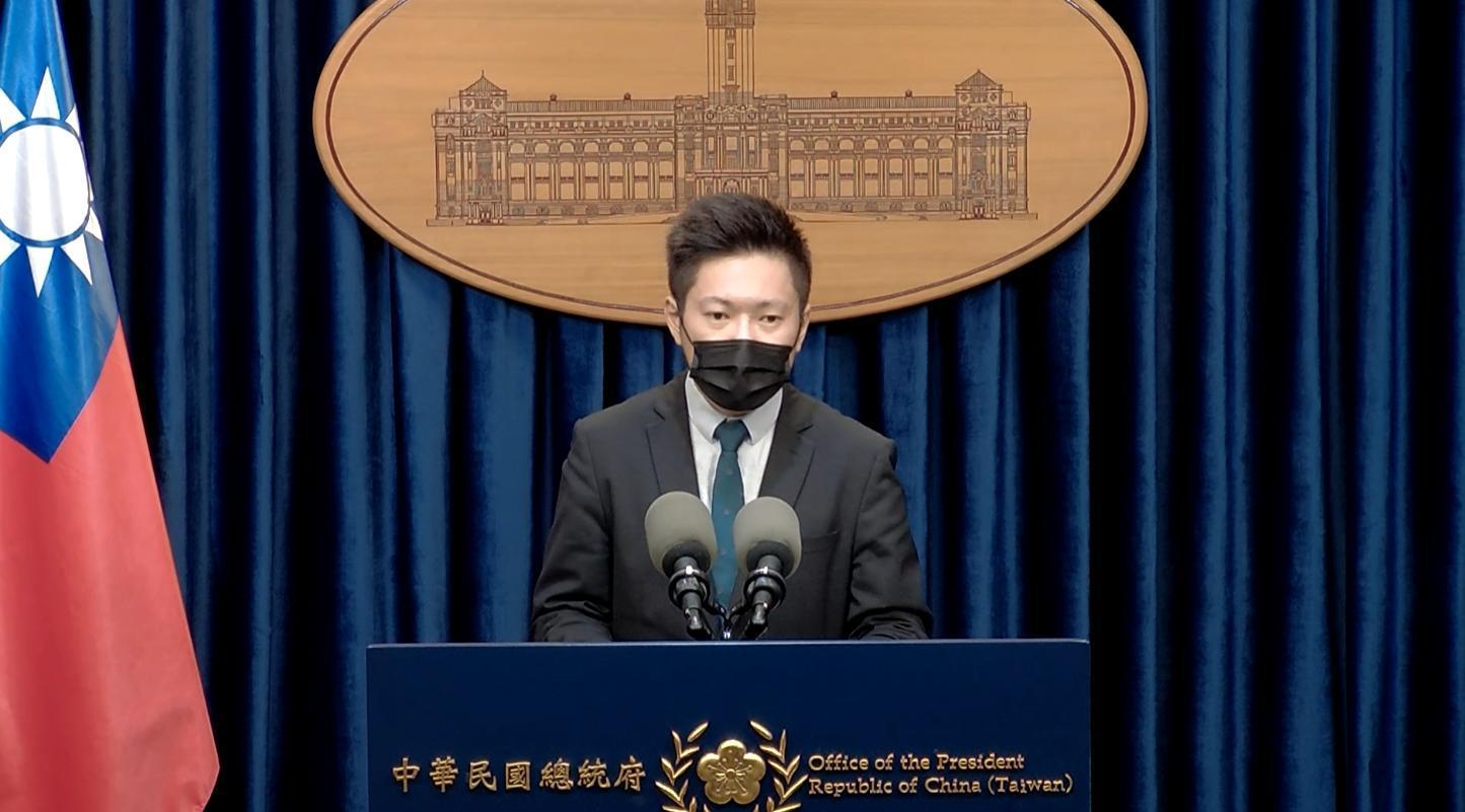 總統府發言人張惇涵表示，總統蔡英文與行政院長蘇貞昌今（11日）進行每週例會，內閣調整將在立院會期結束後進行。（翻攝自總統府發言人臉書）
