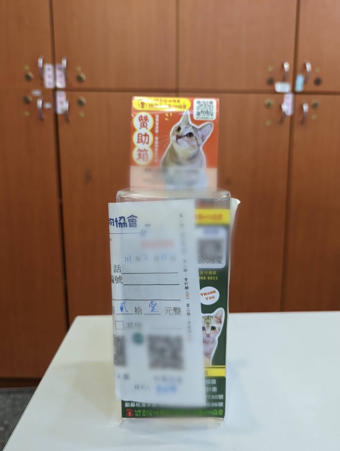 警方發現王男手持捐款箱不合常理,事後調查發現是王男竊盜得來。(翻攝畫面)