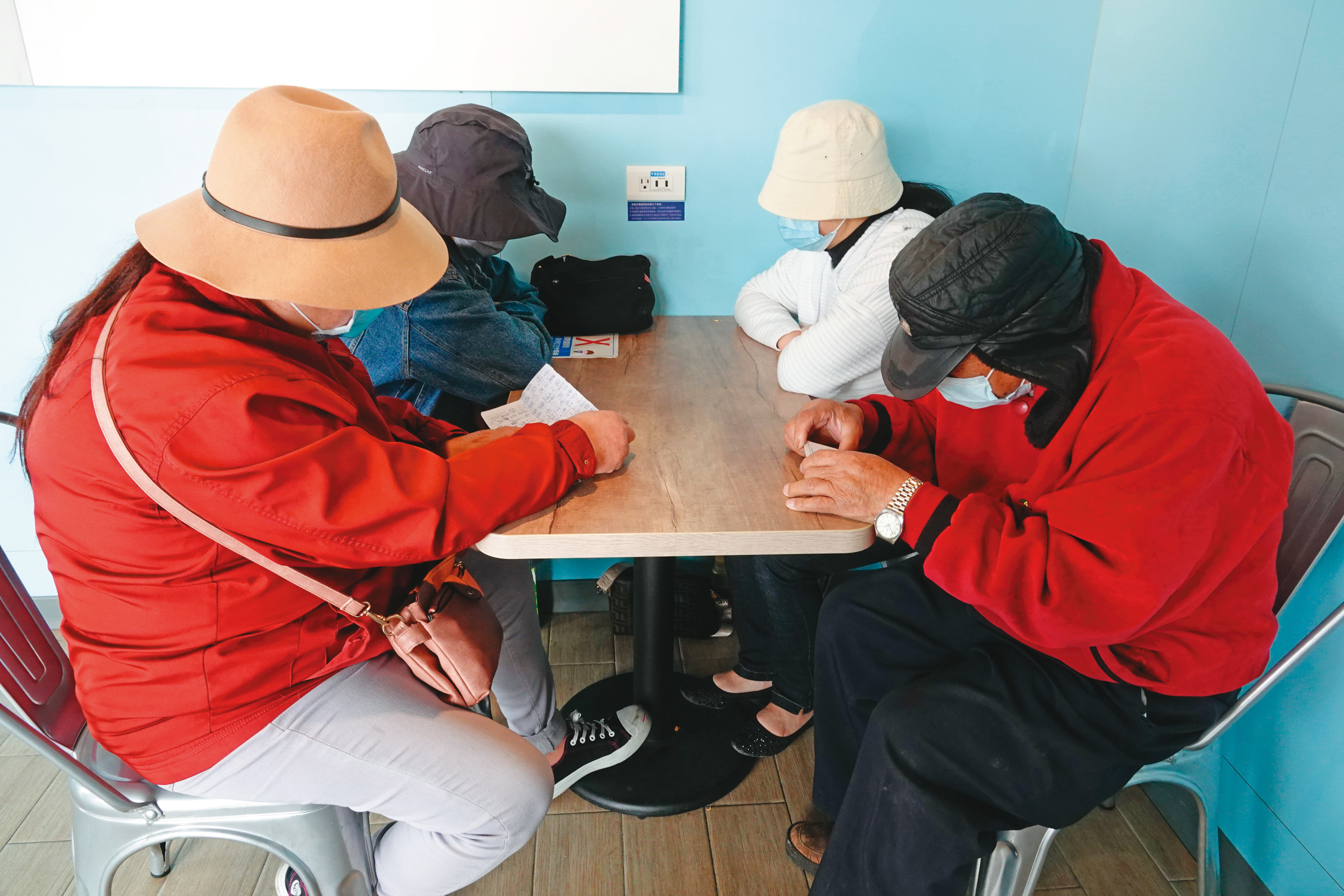 4名離職員工出面控訴禾意集團假合作社之名，行剝削勞工之實。