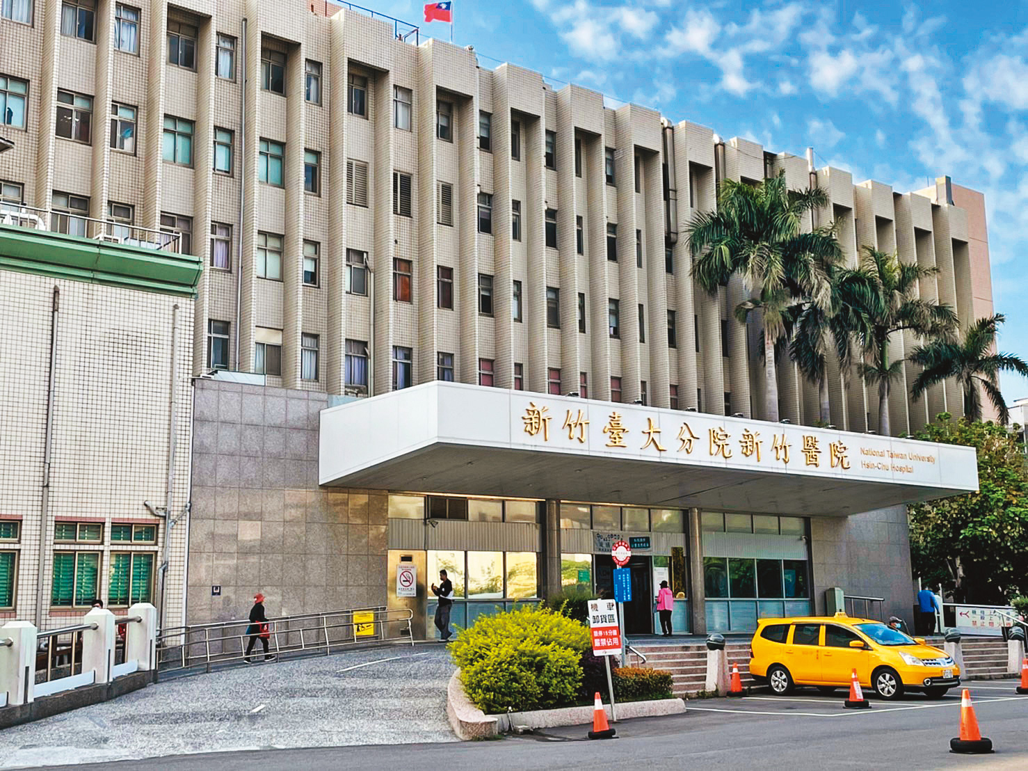 臺大醫院新竹分院（圖）的清潔工作，去年由禾意集團承包。（讀者提供）