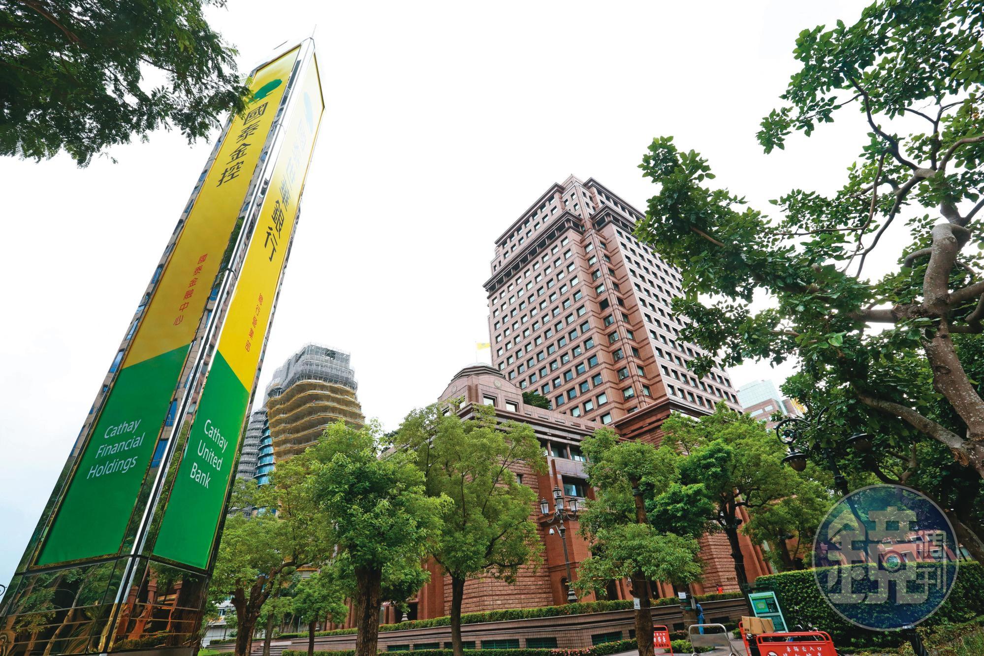 陳水扁曾將13億元現金存放在國泰世華銀行保險庫。