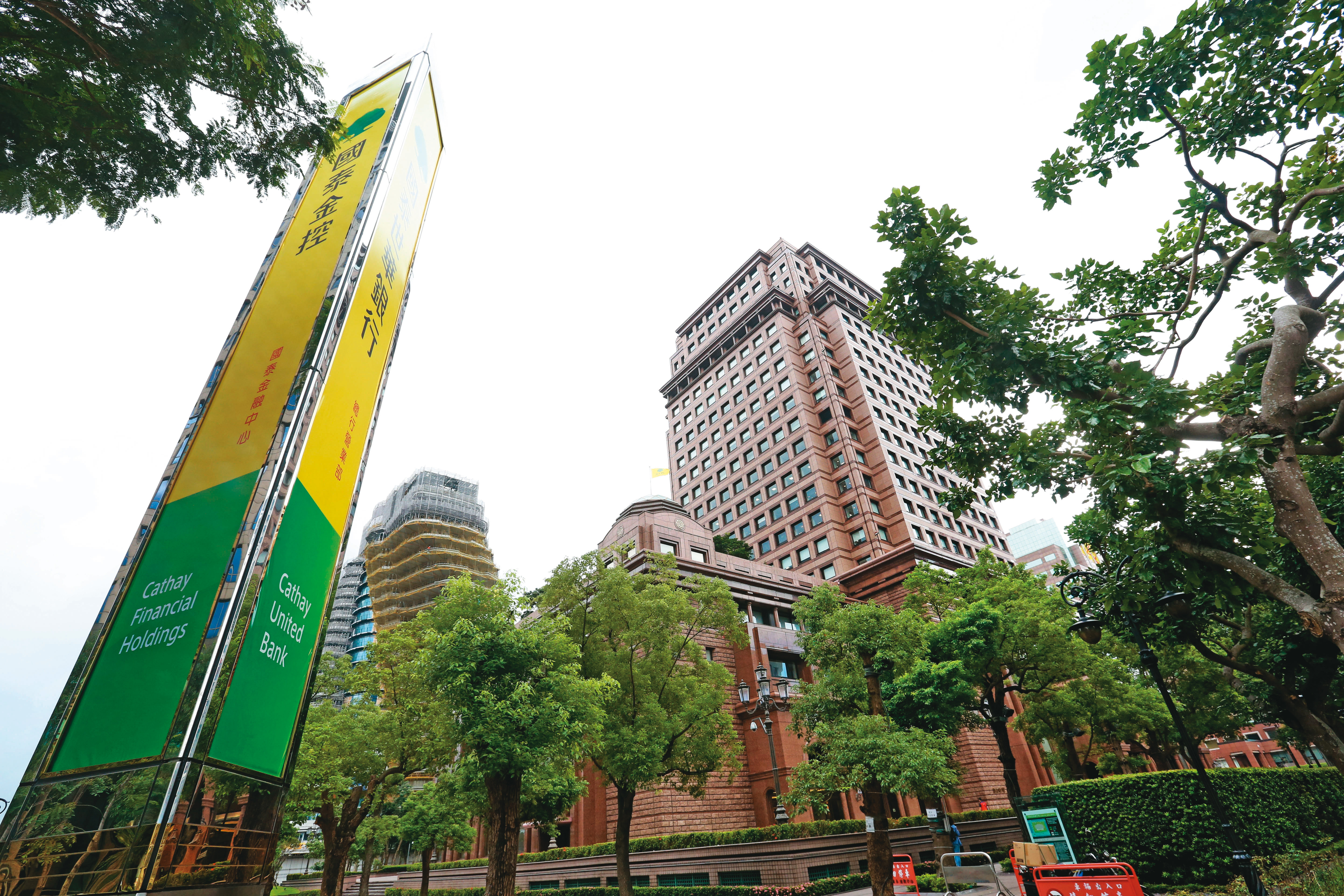 陳水扁曾將13億元現金存放在國泰世華銀行保險庫。