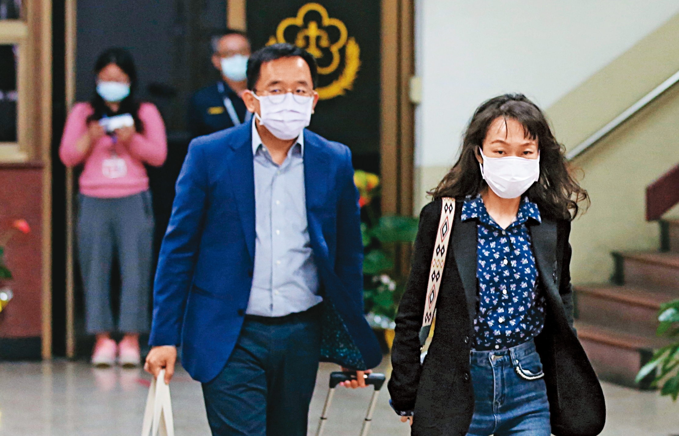 4月1日高院審理國務機要費案，陳水扁的兒子陳致中（左）與媳婦黃睿靚（右）出庭強調自己無罪。