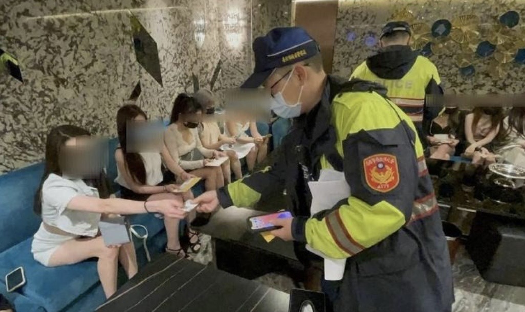 警方查小黃卡。（資料照片）