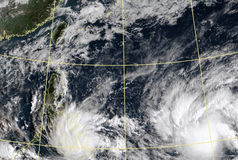 吳德榮指出，馬勒卡明天將與生成的第2號颱風產生「藤原效應」。（翻攝自氣象局官網）