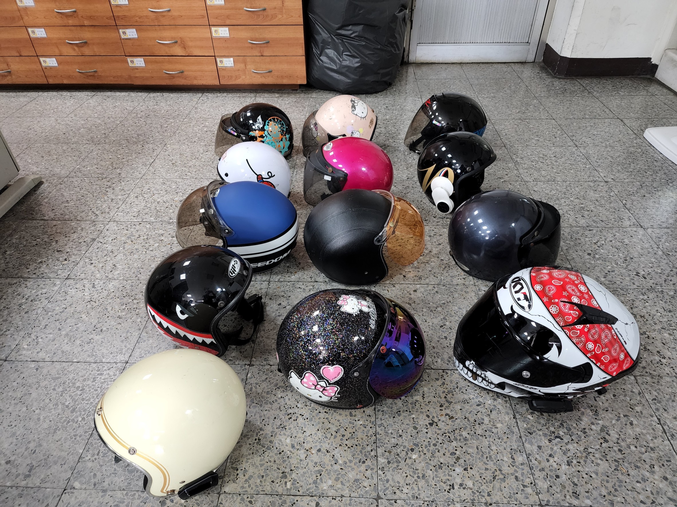 徐姓男子偷不停，法官認他有反覆竊盜疑慮，裁定將他收押。（翻攝畫面）