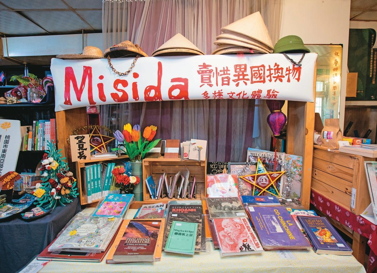 望見書間不只是一間書店，更像是多元文化交流的平台。