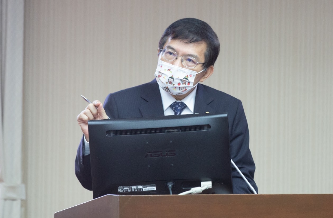 交通部長王國材今（11）日指出，目前評估不會延長國旅券使用期限。（本刊資料照）