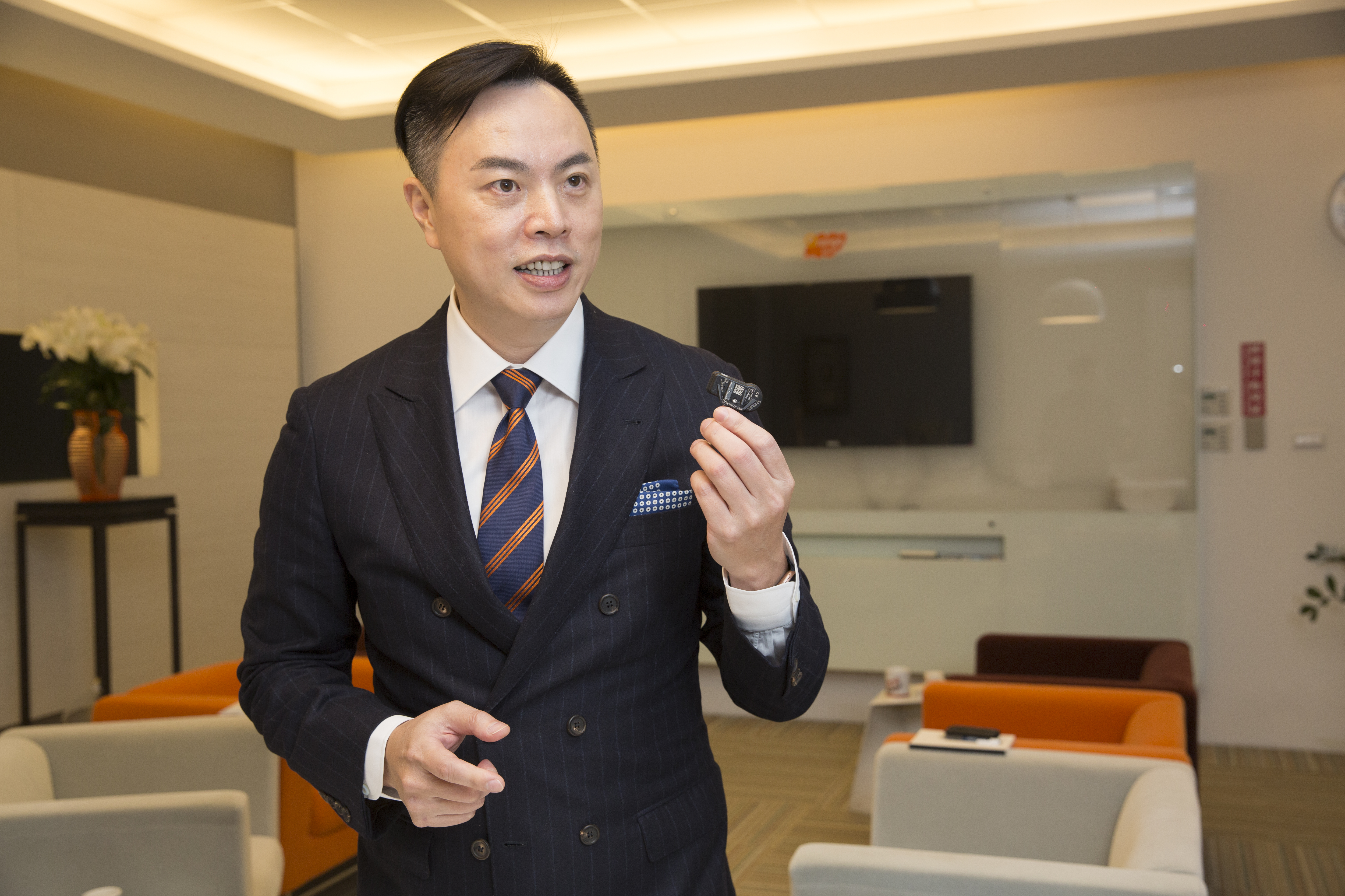 2005年，許欽堯創立的橙的電子，主力產品為胎壓監測器。