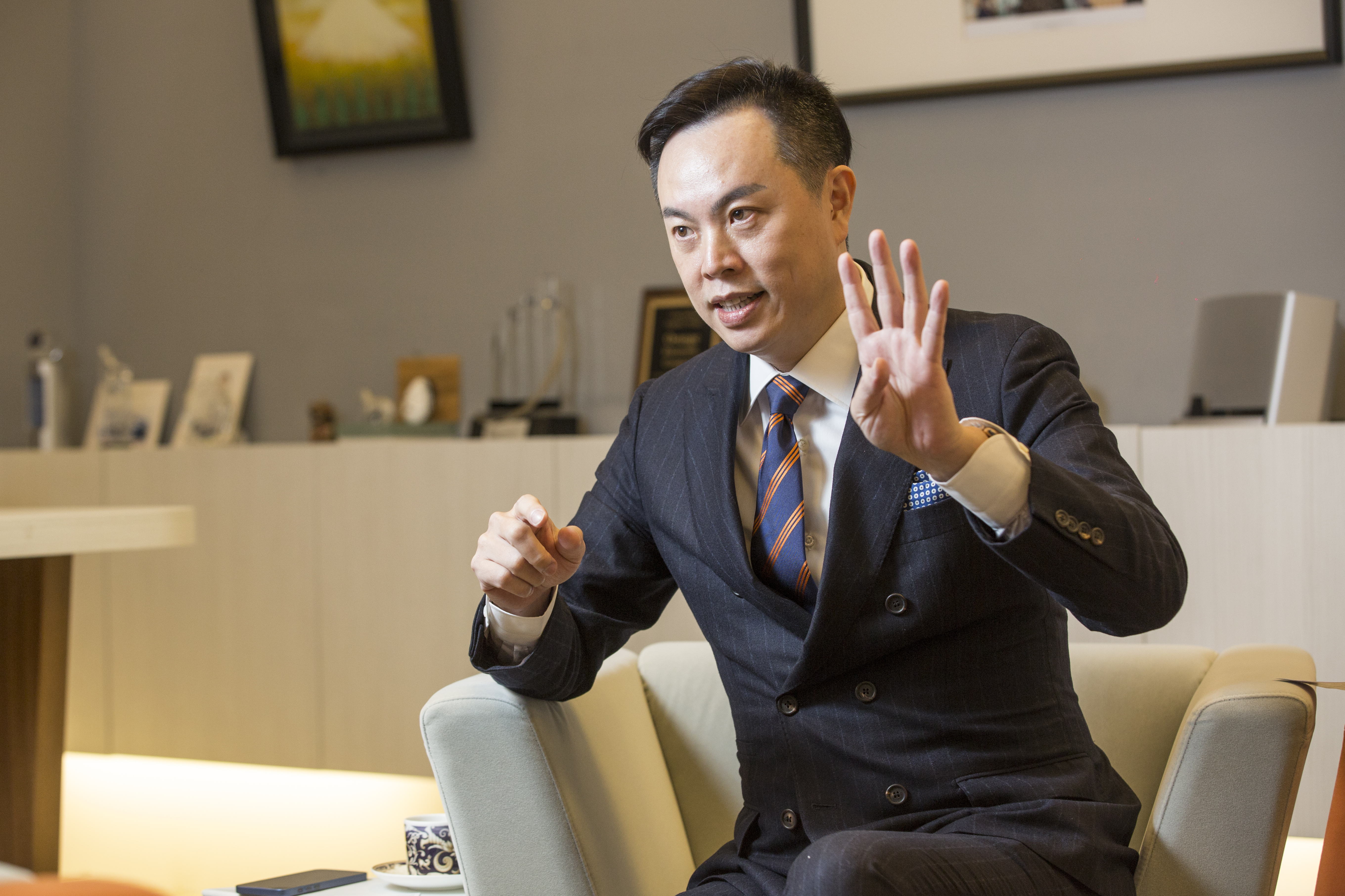 許欽堯為了創造參展的最佳效益，每年參加展會，他會辦趴踢（Party）吸引通路廠商、採購人員參加。