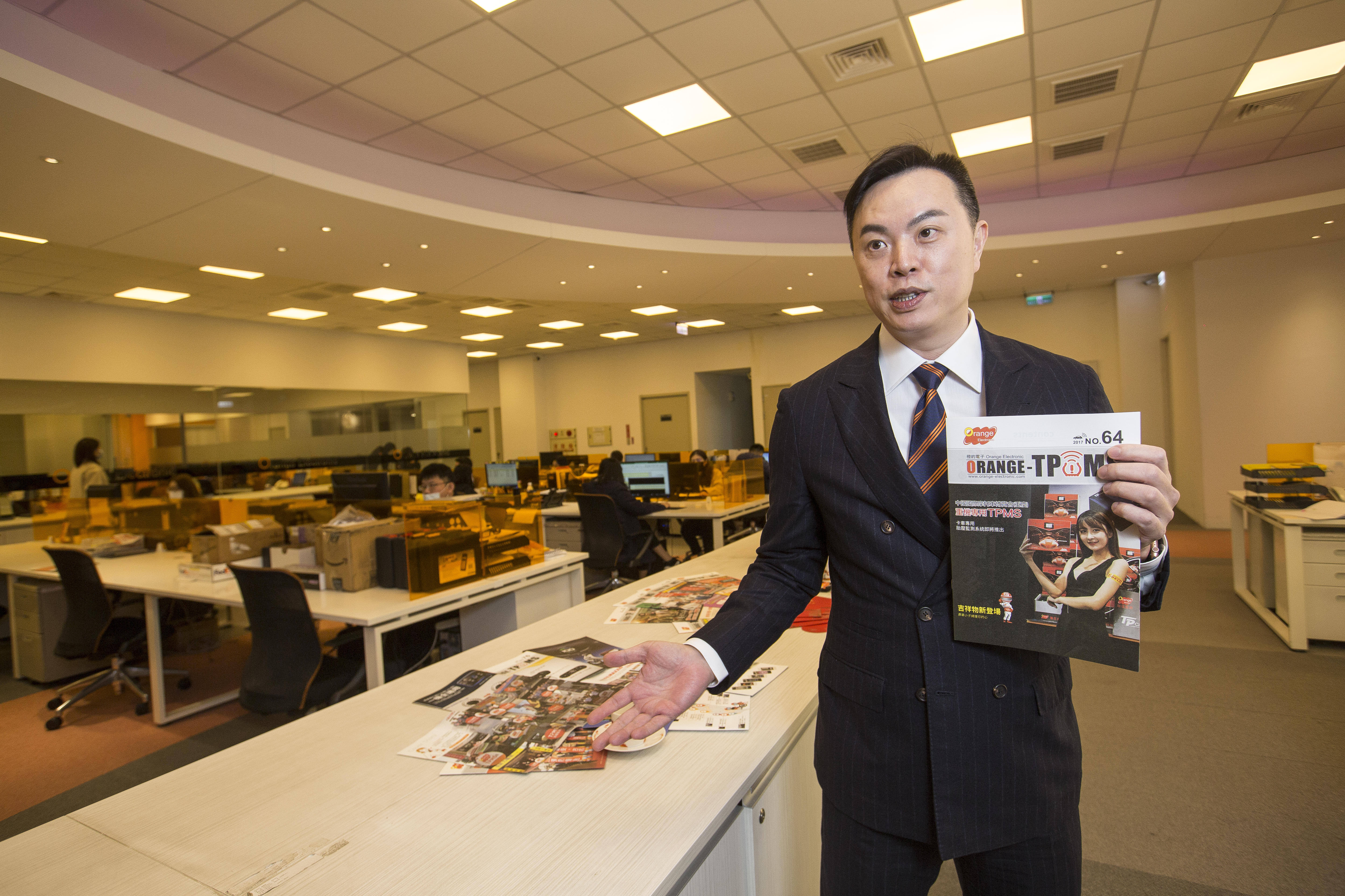 許欽堯發行月刊把客戶打造成明星，提升業績、製造雙贏。