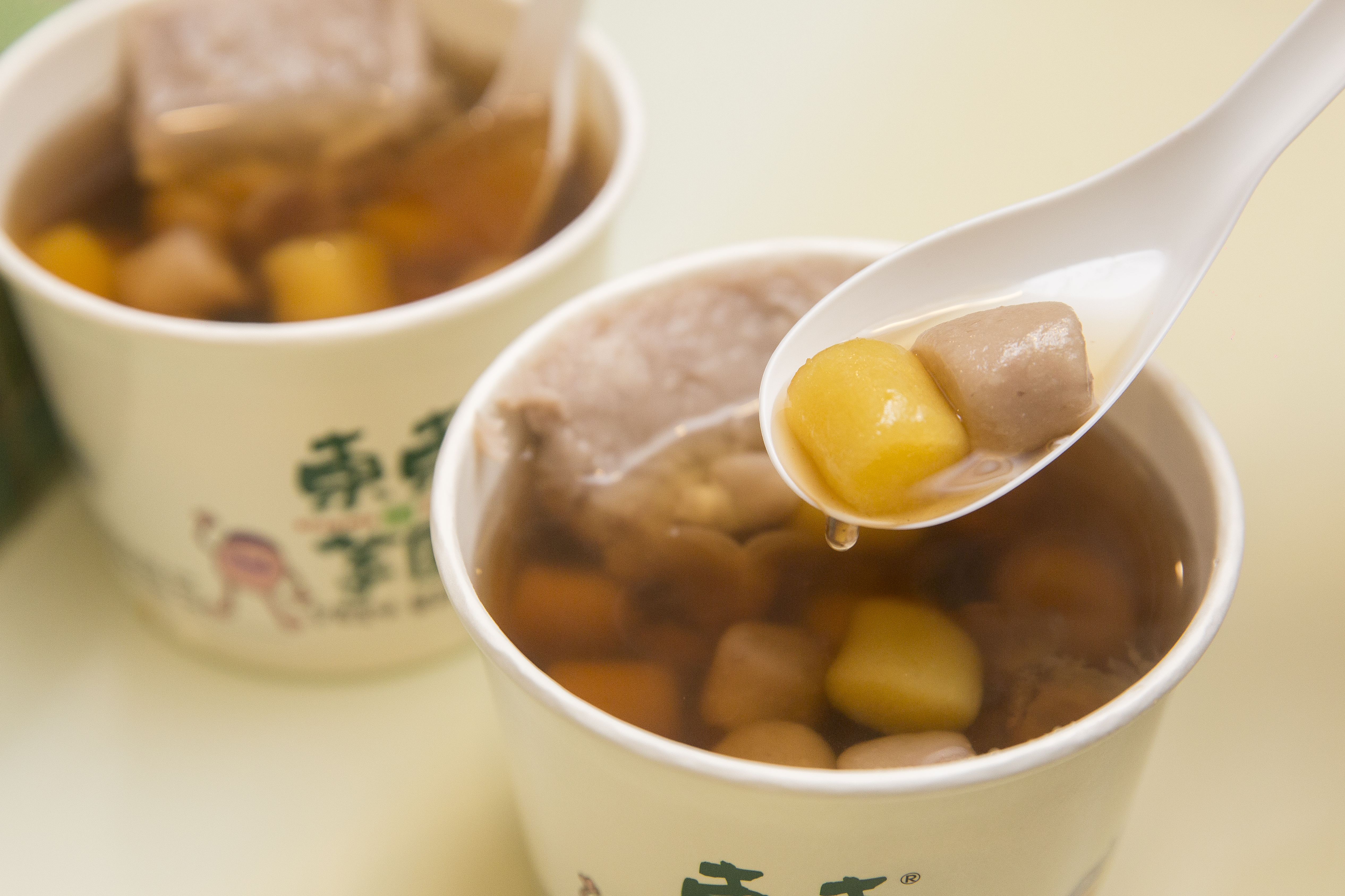 東東芋圓的芋圓、蕃薯圓是招牌產品，吃來Q彈有嚼勁。（65元／杯）