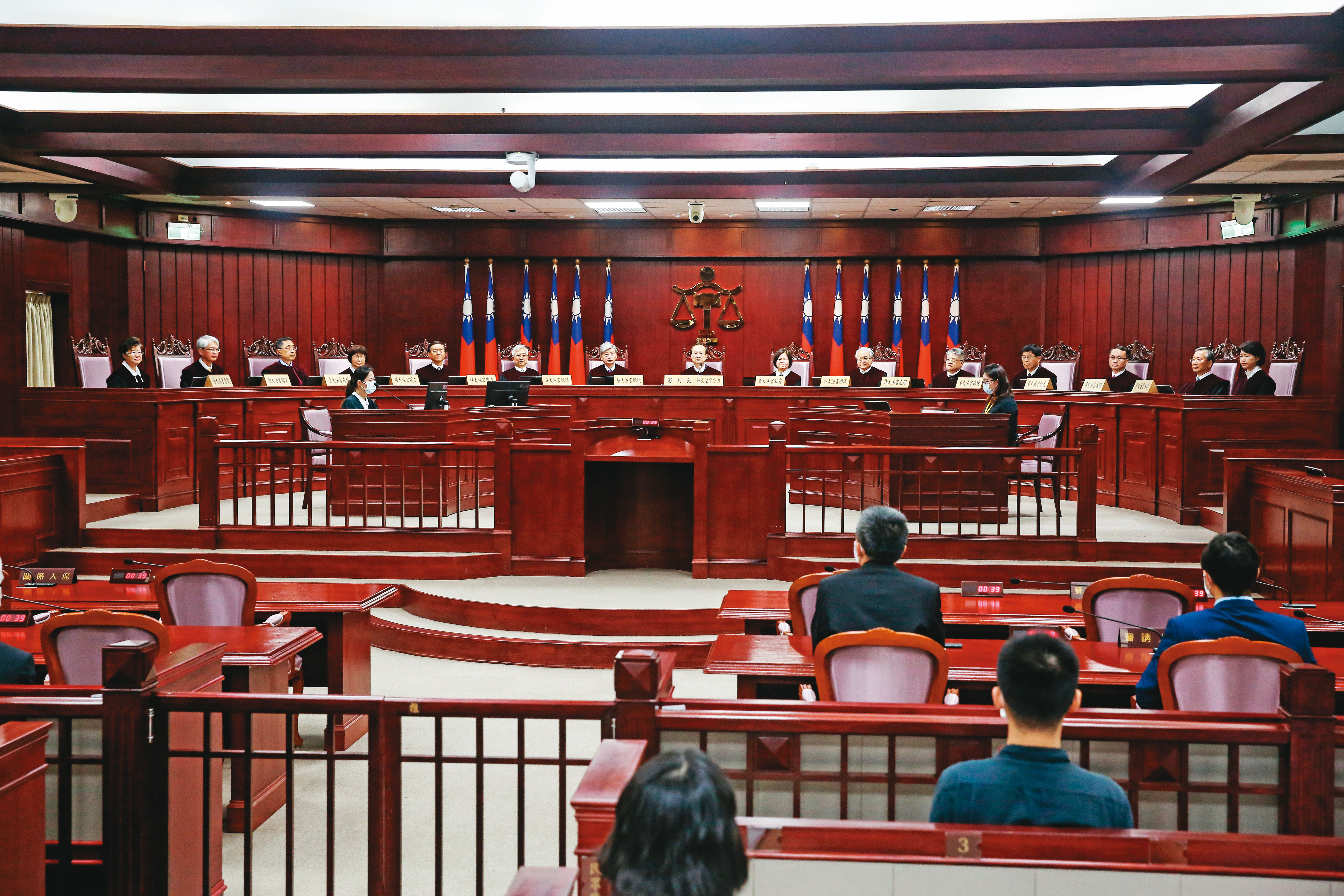 2月25日，大法官變更了釋字656號解釋，認為強制公開道歉會干預言論自由，因此司法實務判被告公開道歉已壽終正寢。