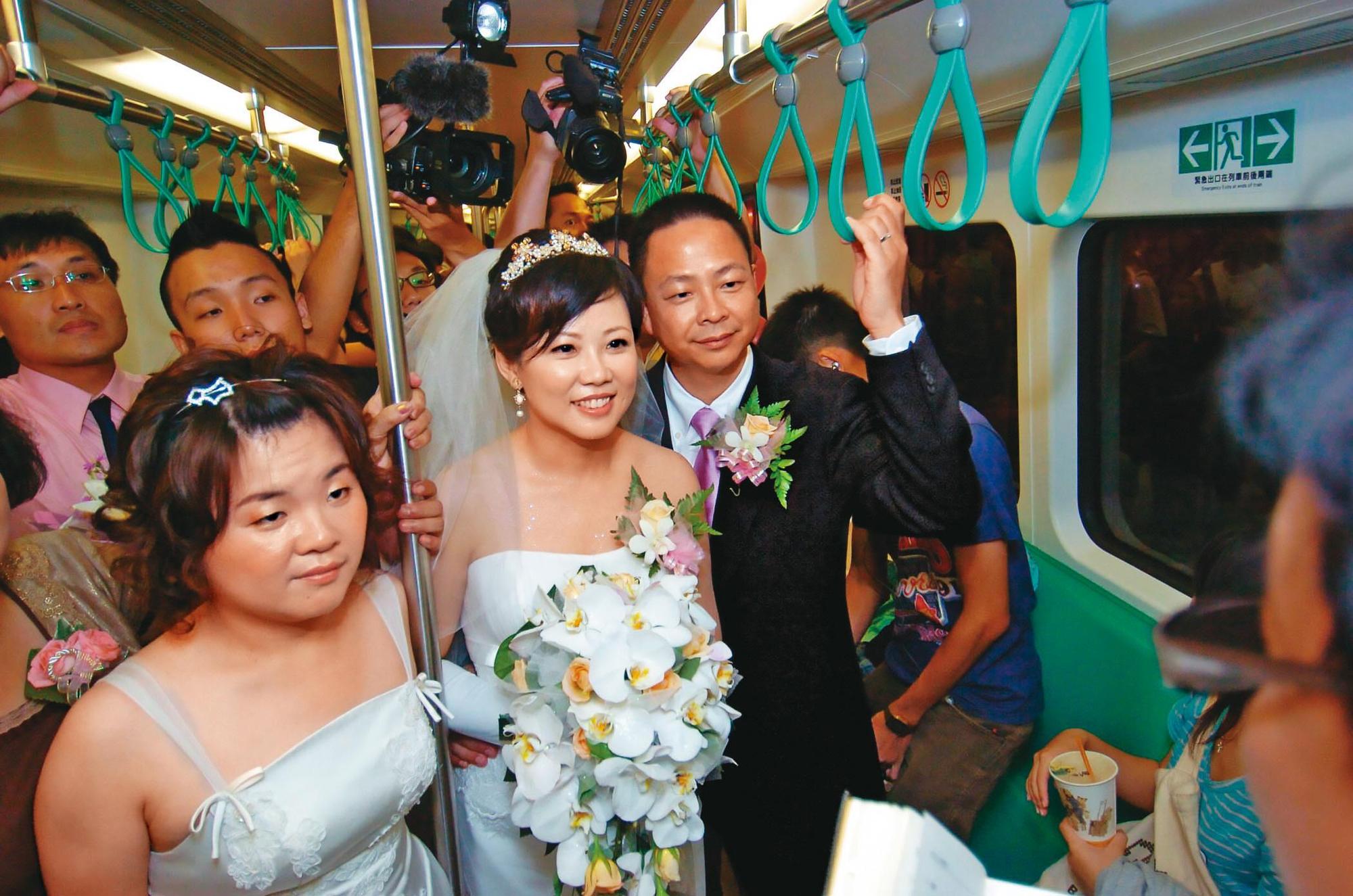 陳信瑜和丈夫2008年結婚時,曾包下捷運車廂當禮車,登上各大媒體。(中央社)